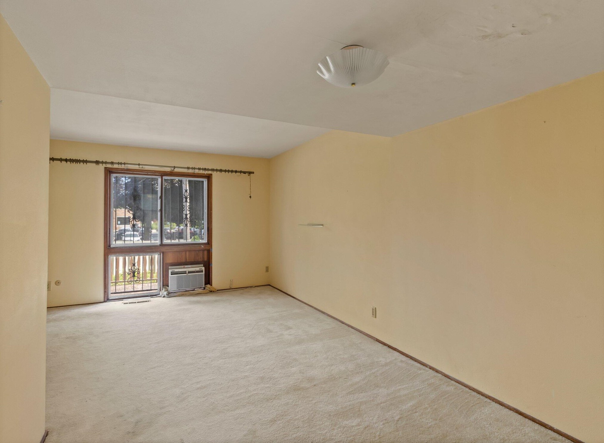 1638 Mayflower Ct, Milwaukee WI 53205-2265 exterior