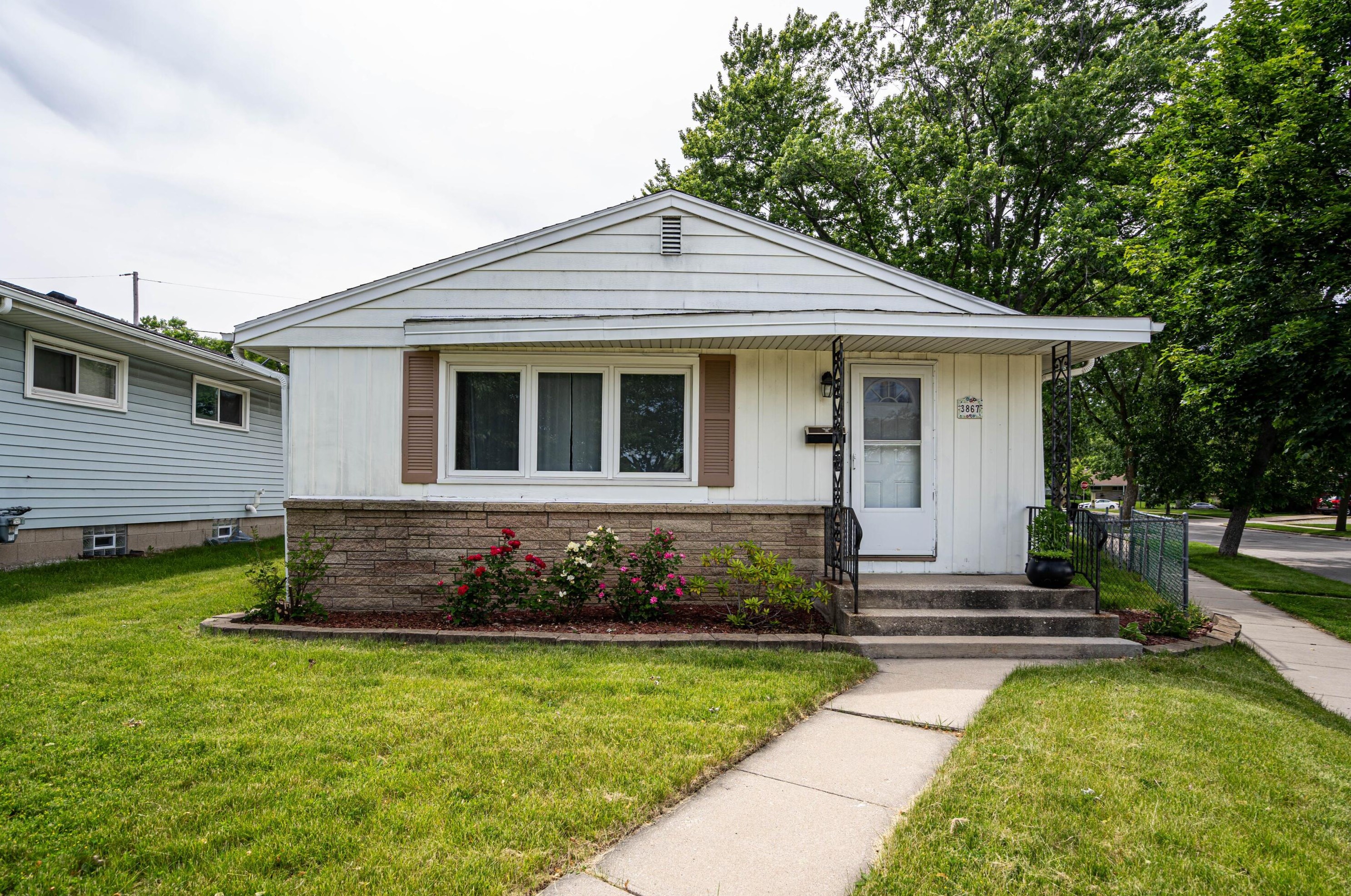 3867 99, Milwaukee WI 53222-2423 exterior