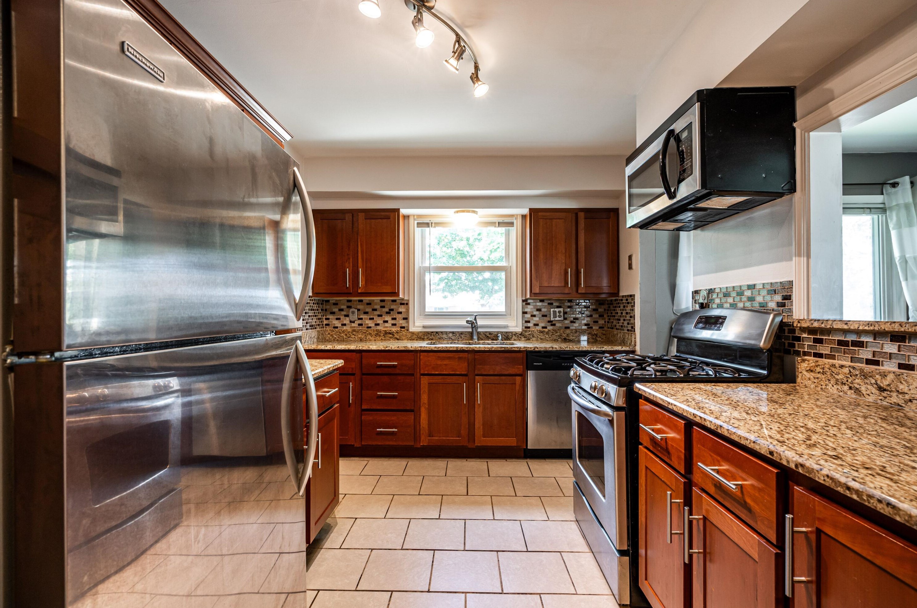 3867 99, Milwaukee WI 53222-2423 exterior