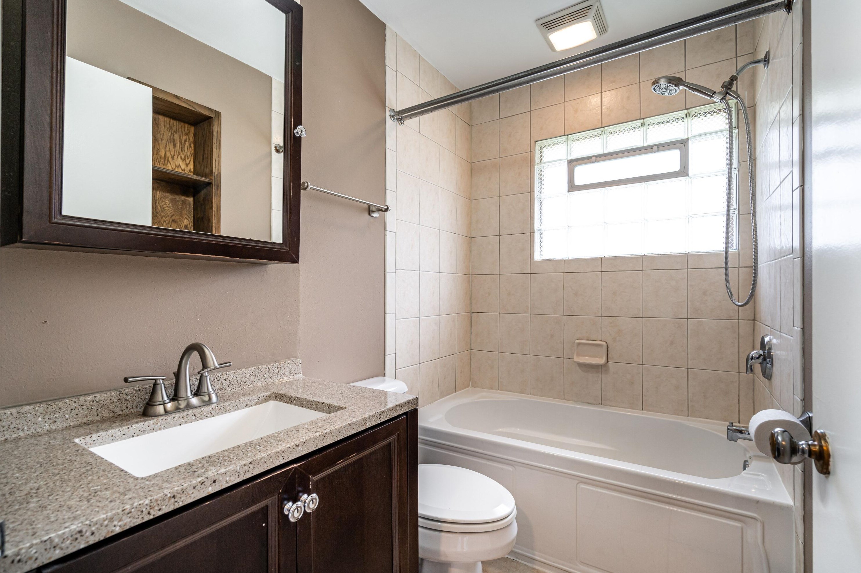 3867 99, Milwaukee WI 53222-2423 exterior