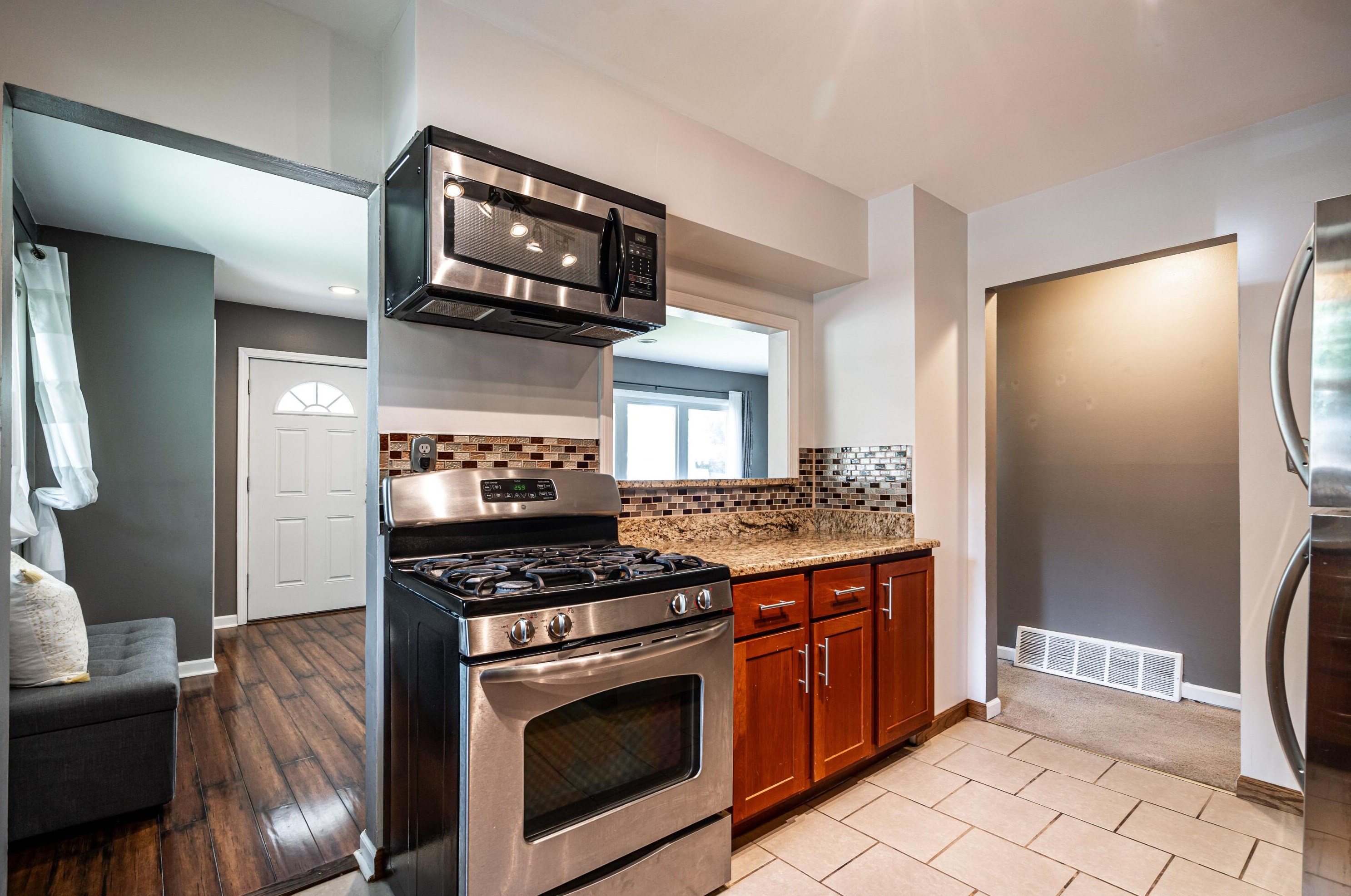 3867 99, Milwaukee WI 53222-2423 exterior