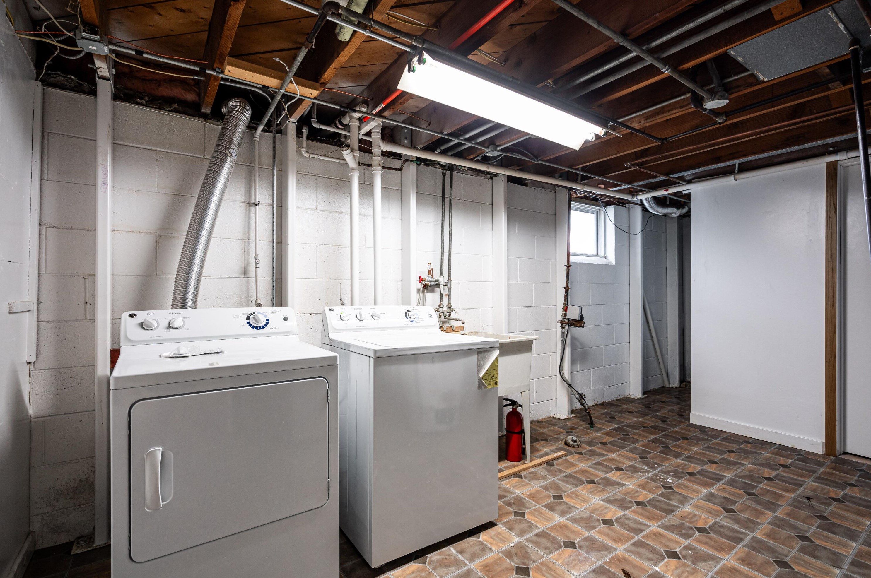 3867 99, Milwaukee WI 53222-2423 exterior