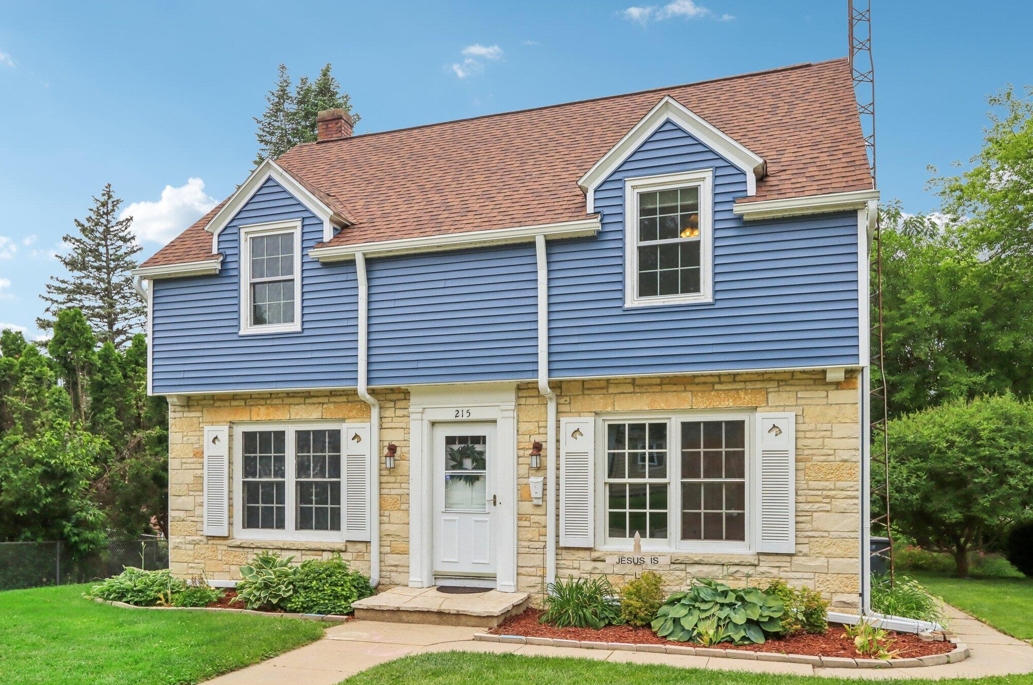 215 Fischer Ave, Jefferson, WI 53549-2125