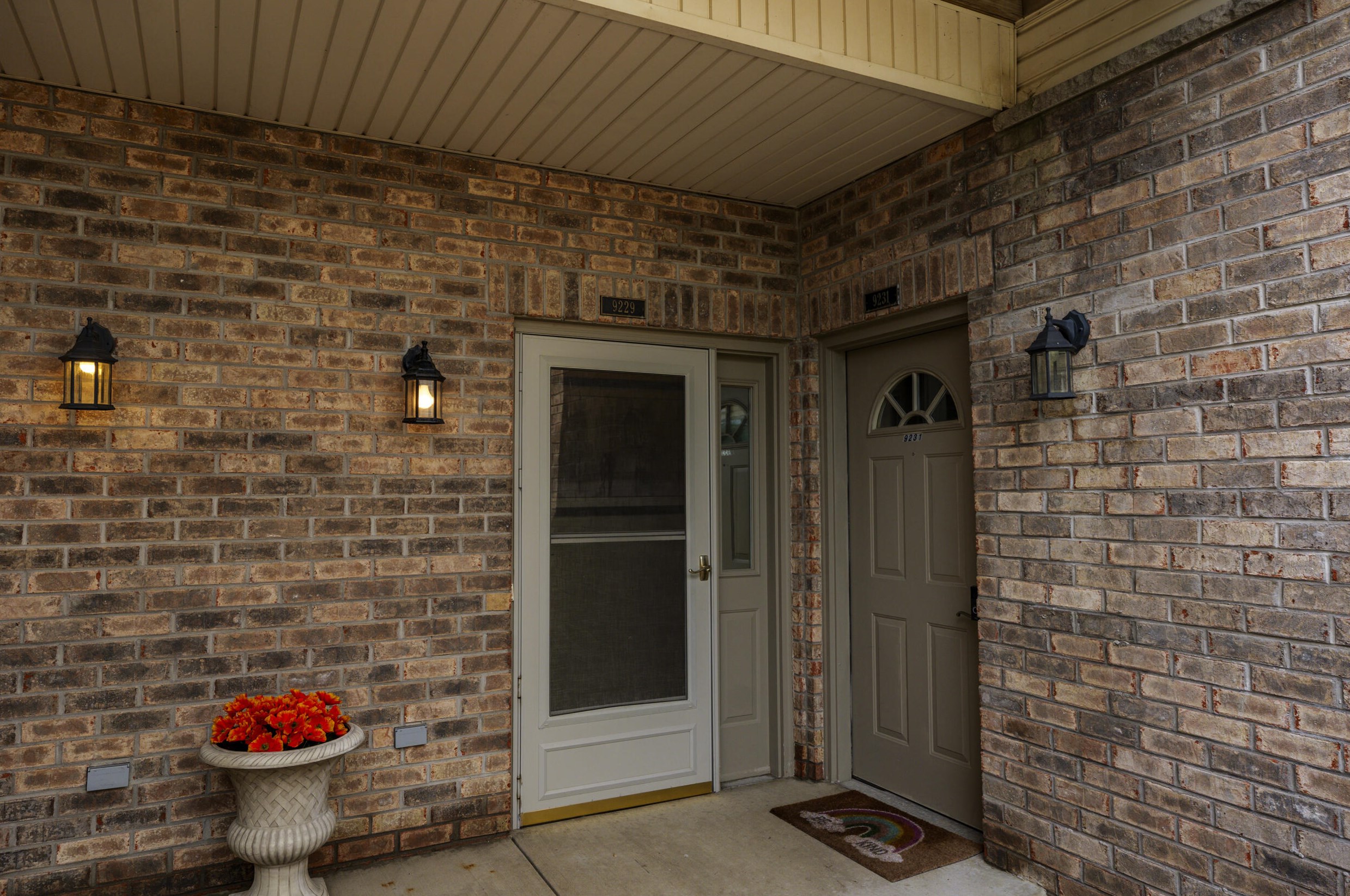 9229 S 51st St, Hales Corners, WI 53132