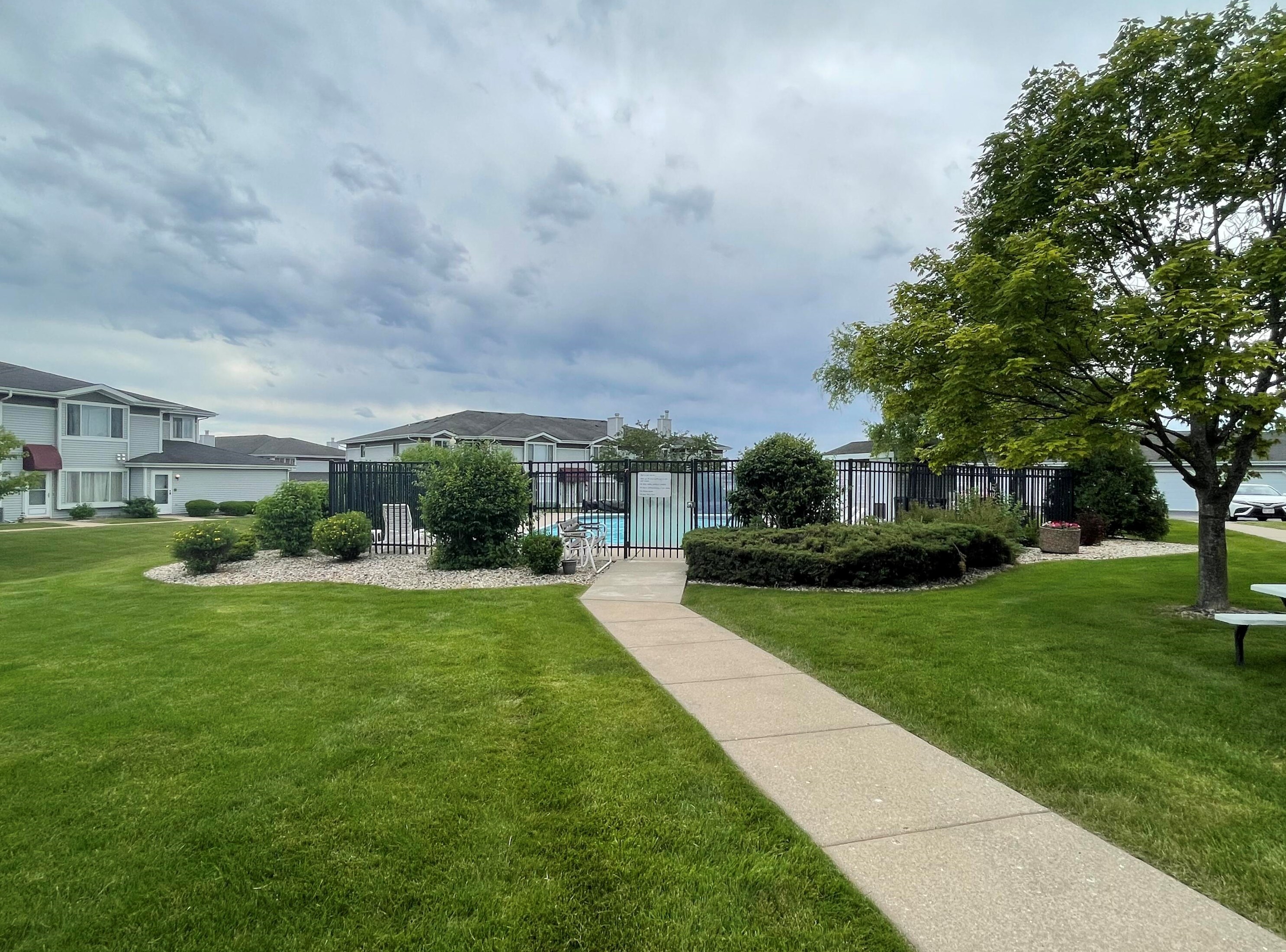 6551 Mariner Dr, Racine WI  53406-5642 exterior