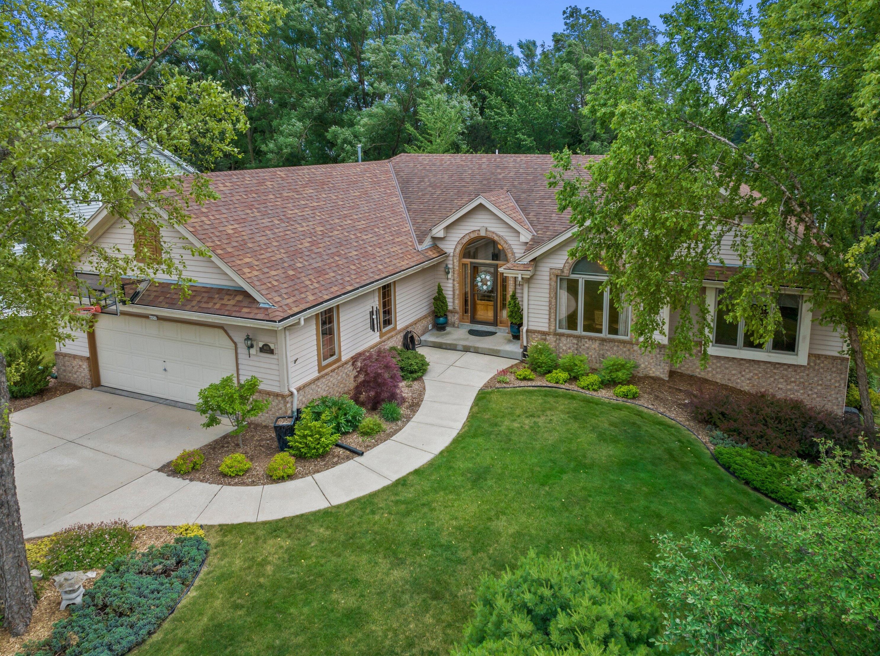 4651 W Vanderheyden Dr, Hales Corners, WI 53132