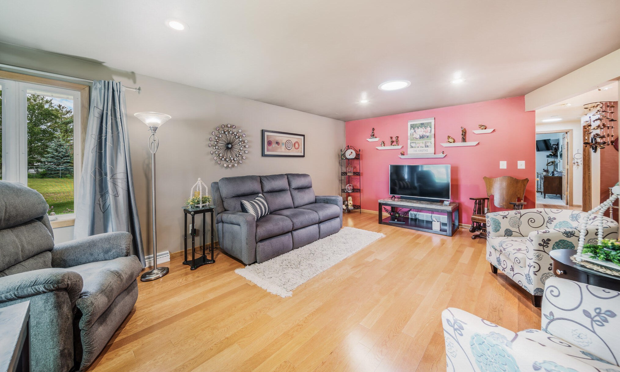 515 Van Buren Cir, Sheboygan, WI 53083