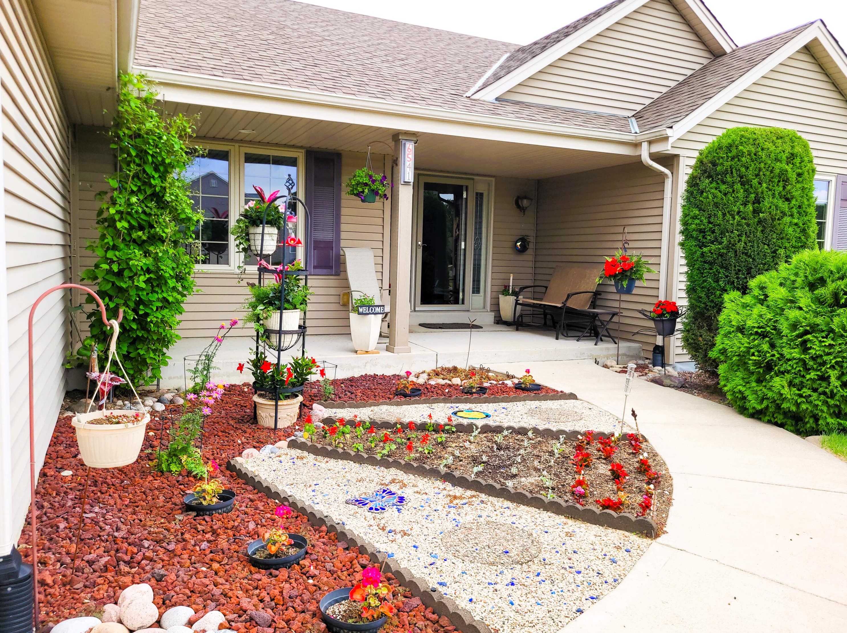 6541 Meadowdale Ln, Racine, WI 53402-5708