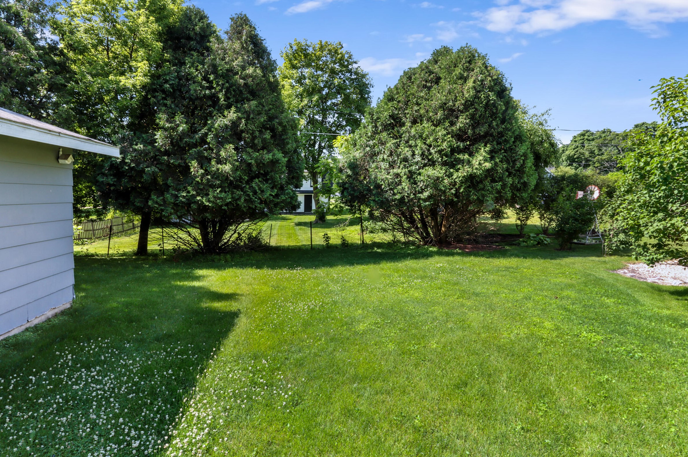 141 Fontana Ave, Fontana WI  53125-1235 exterior