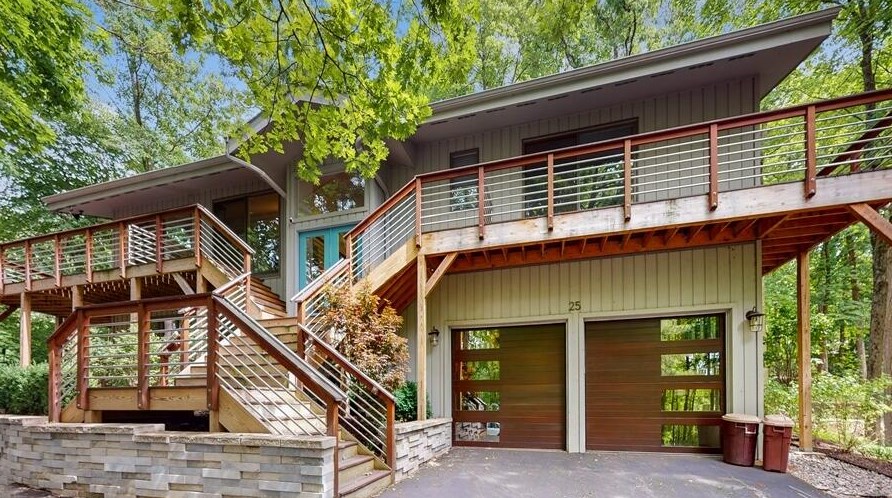 25 Abbey Springs Dr, Fontana, WI 53125
