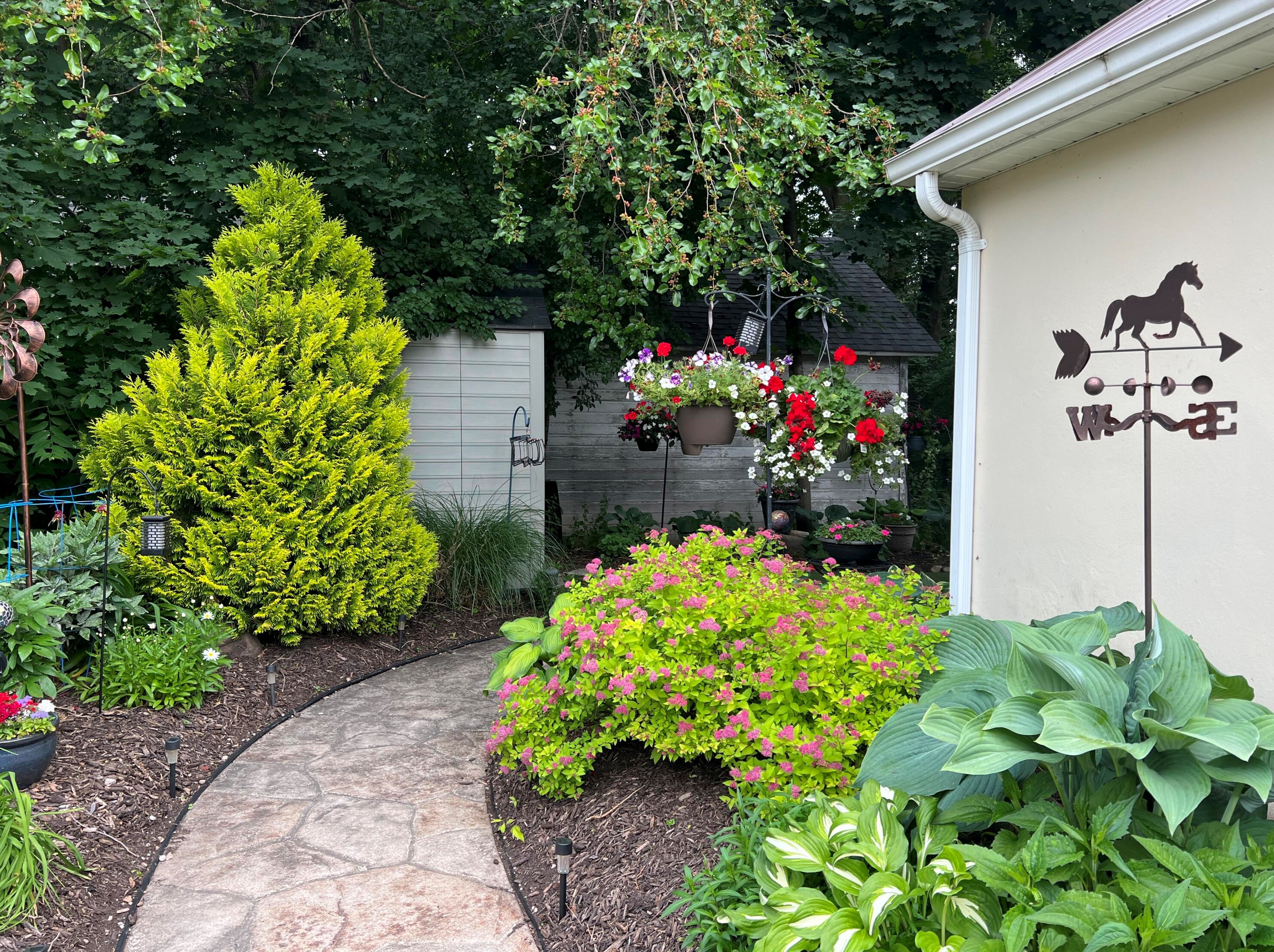 126 Highland Ave, Chenequa, WI 53029