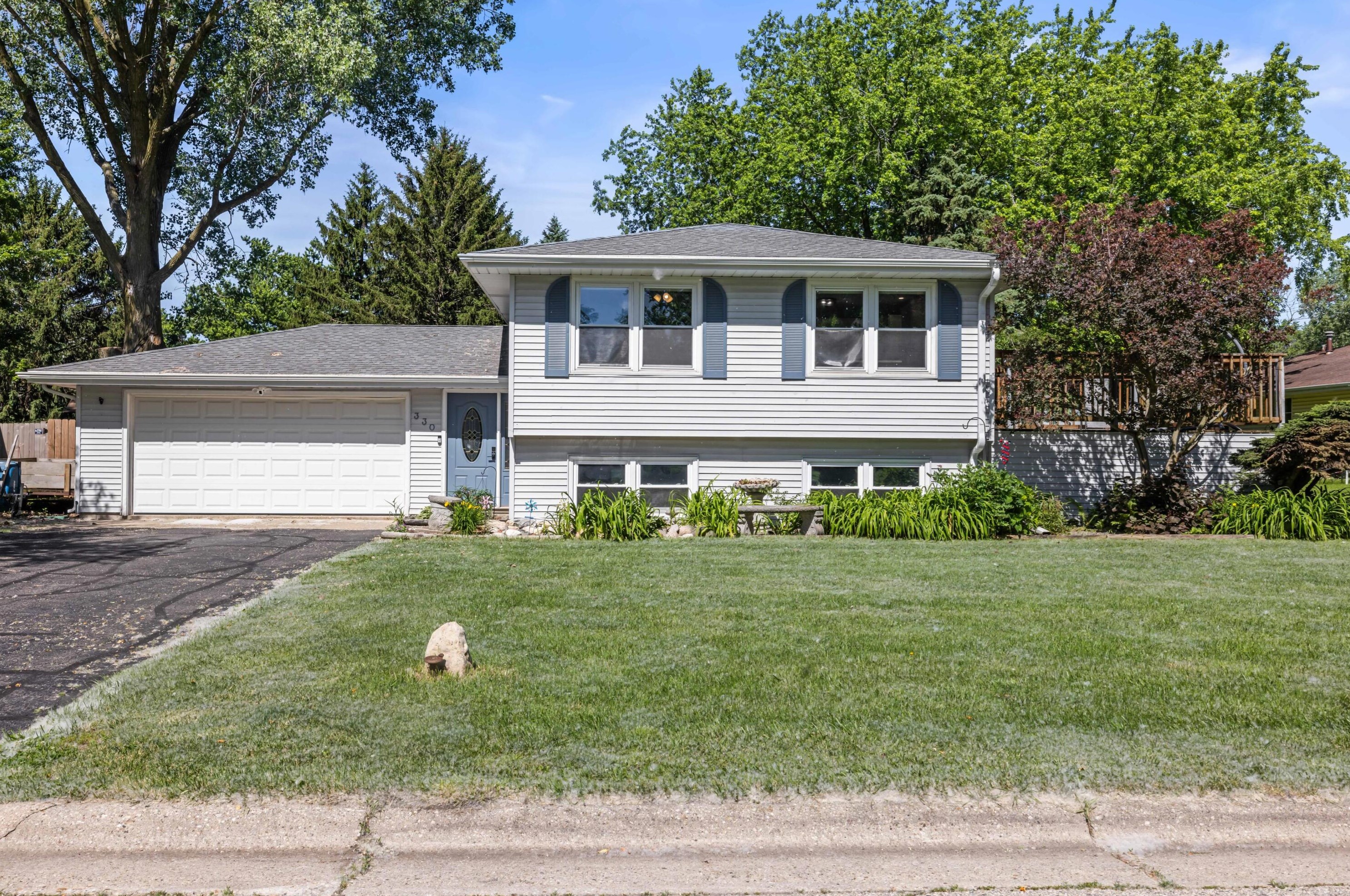 330 Sandy Ln, Elkhorn, WI 53121