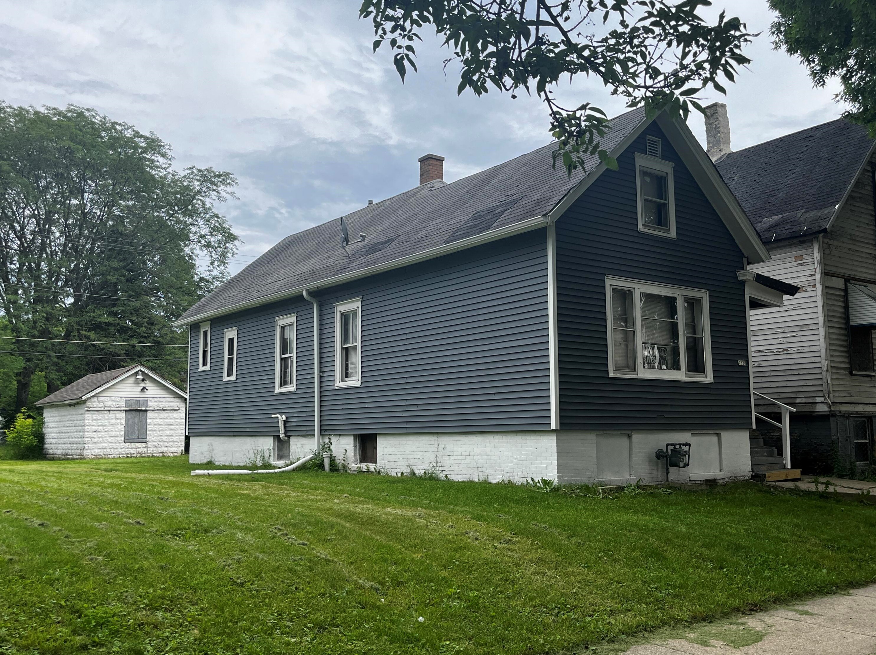 2528 N 16th St, Milwaukee, WI 53206