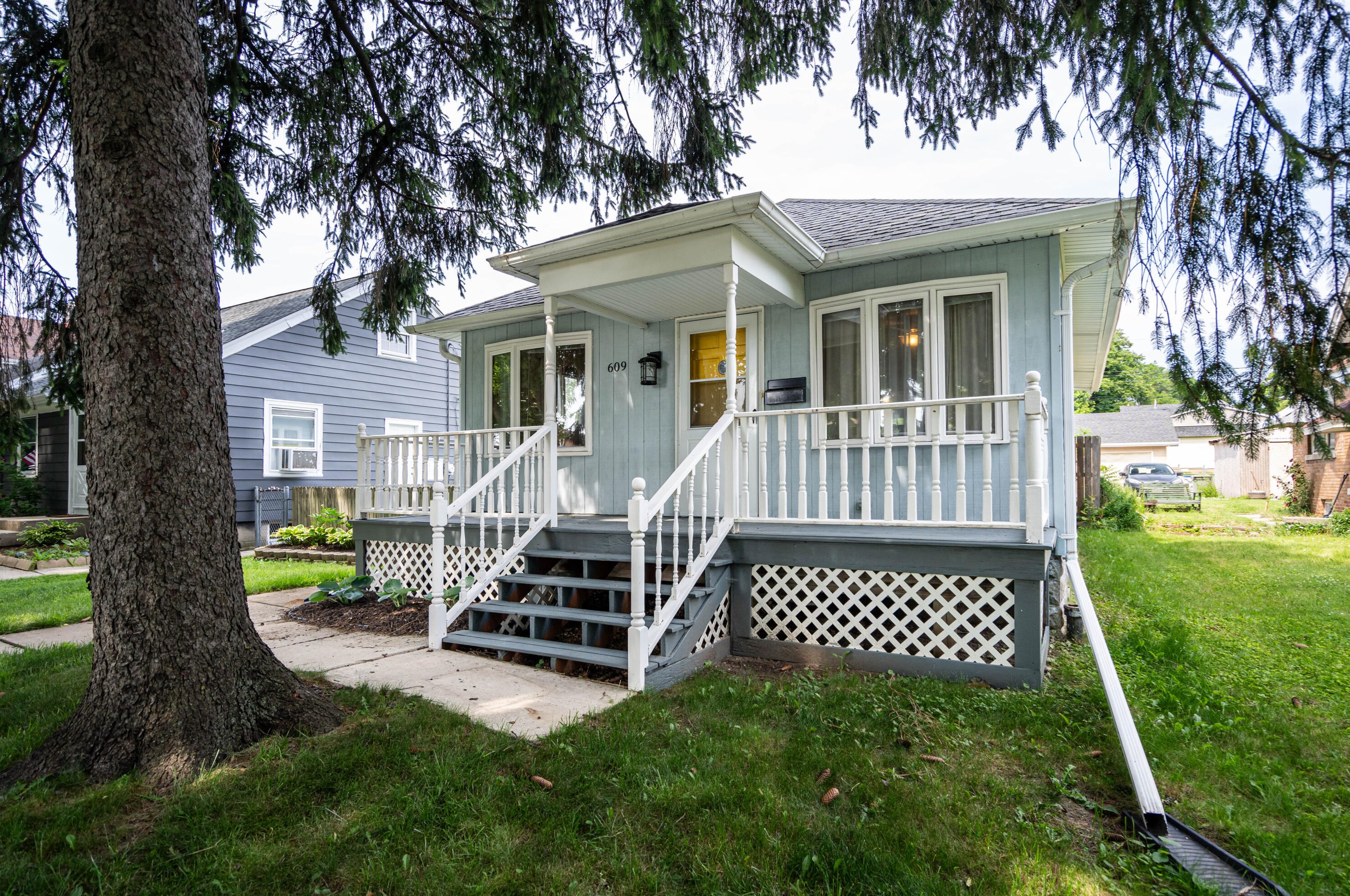 609 60th St, Milwaukee WI  53213-4116 exterior