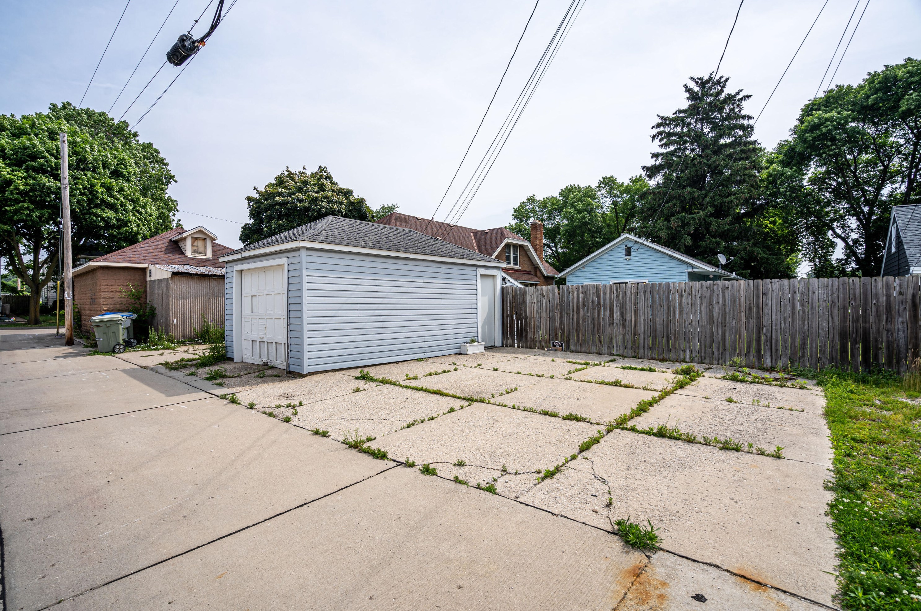 609 60th St, Milwaukee WI  53213-4116 exterior