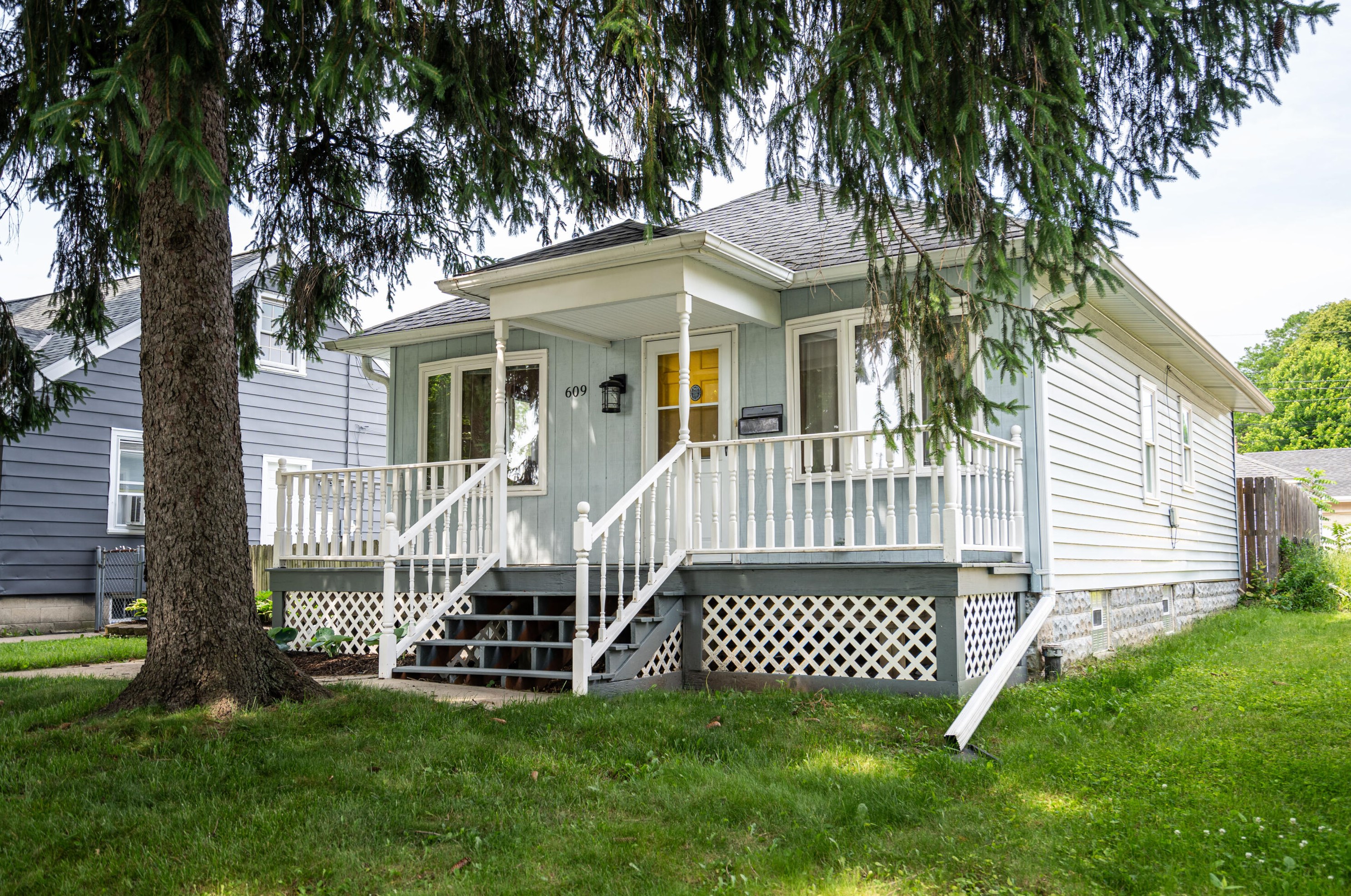 609 60th St, Milwaukee WI  53213-4116 exterior