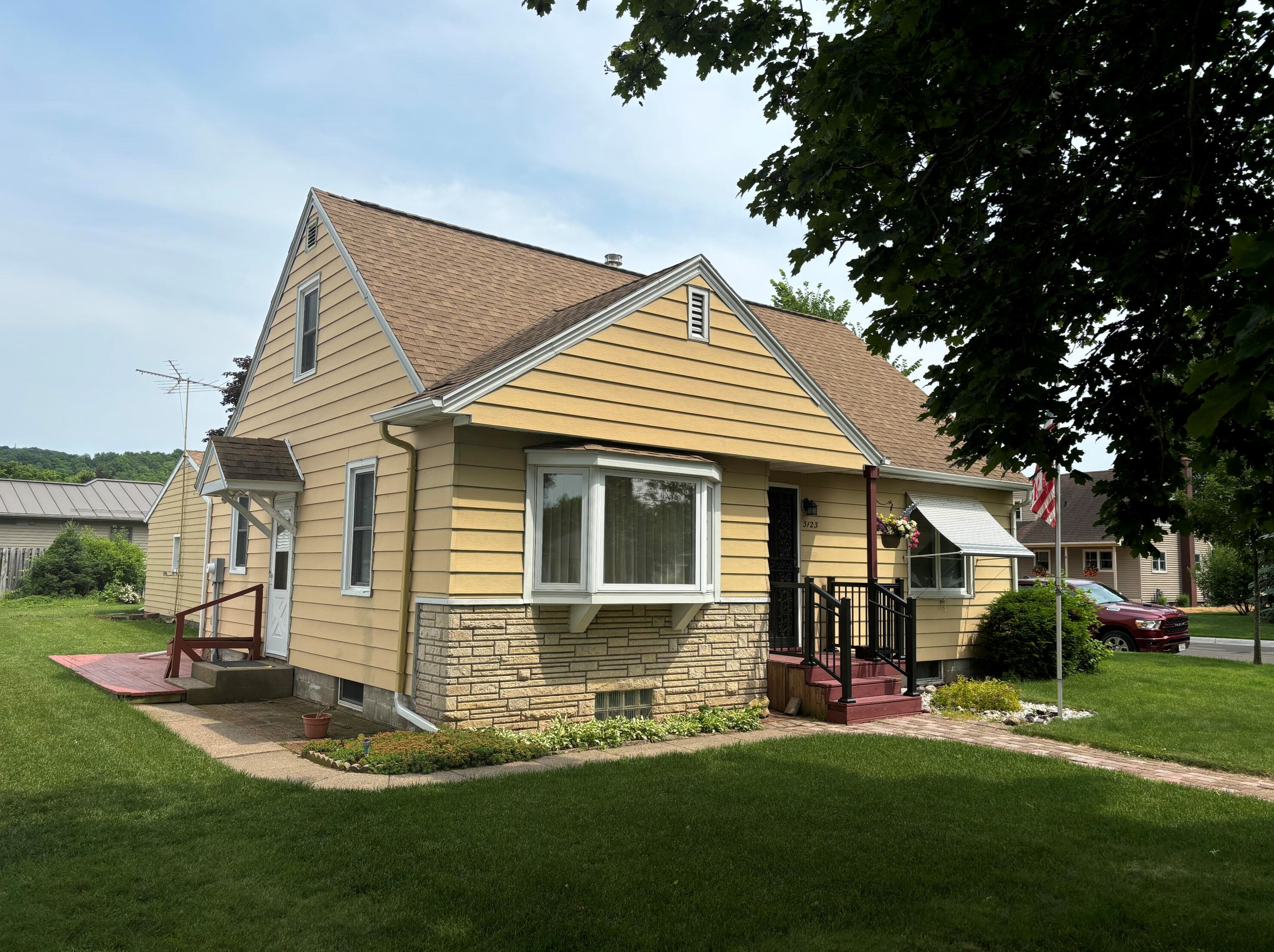 3123 28th St, La Crosse, WI 54601
