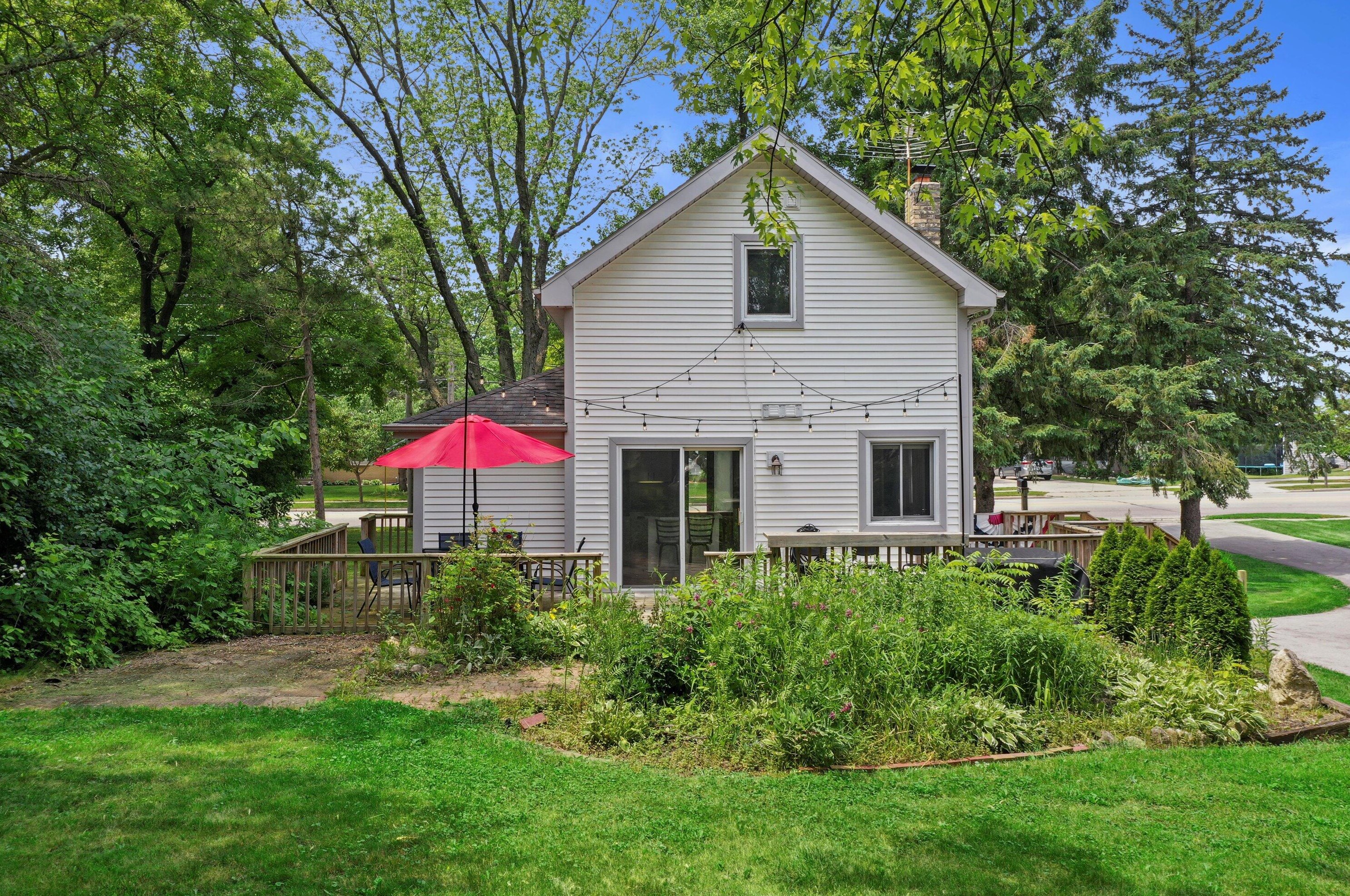 318 Merton Ave, Chenequa, WI 53029