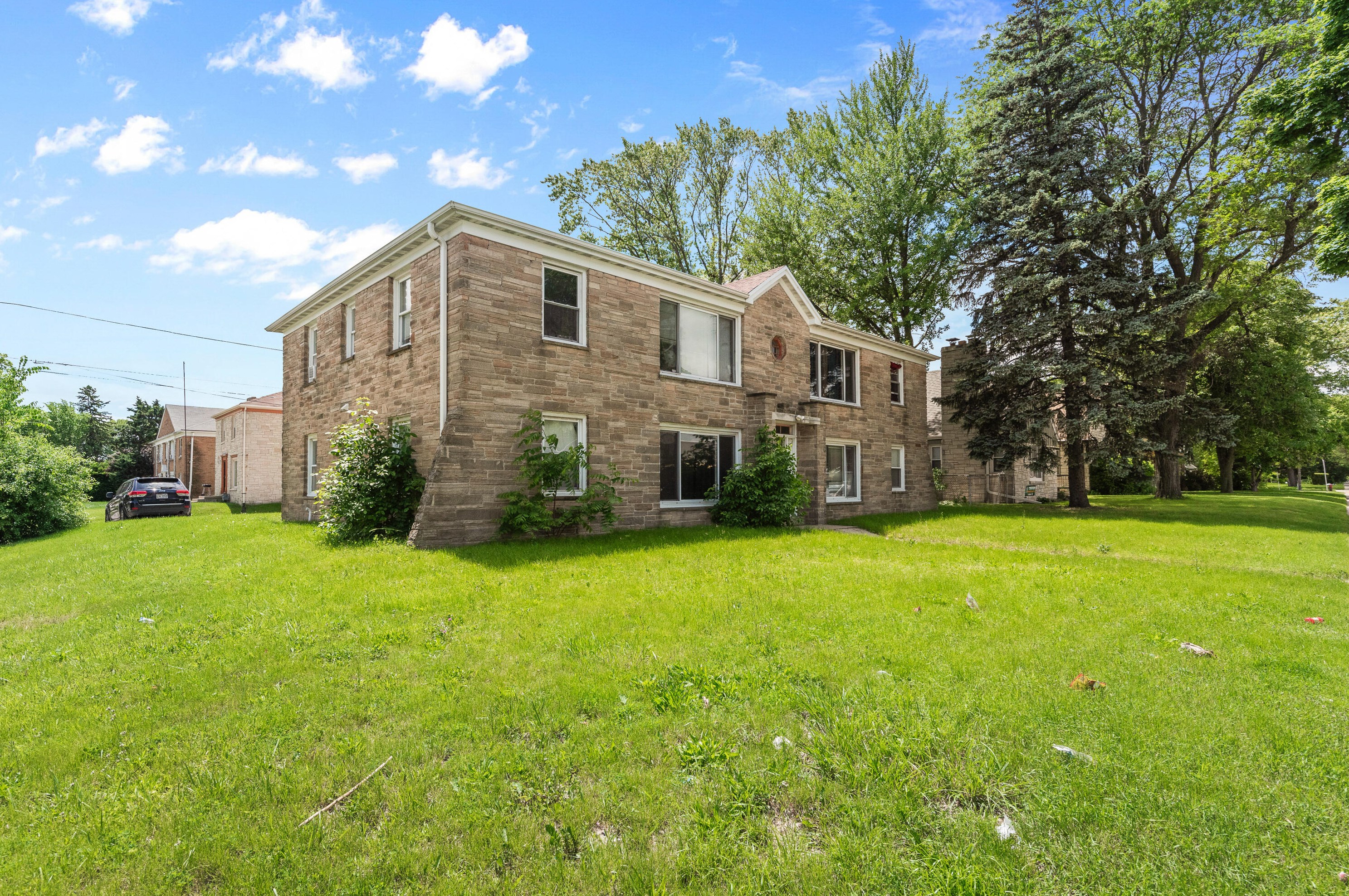 4305 W Capitol Dr, Milwaukee, WI 53216