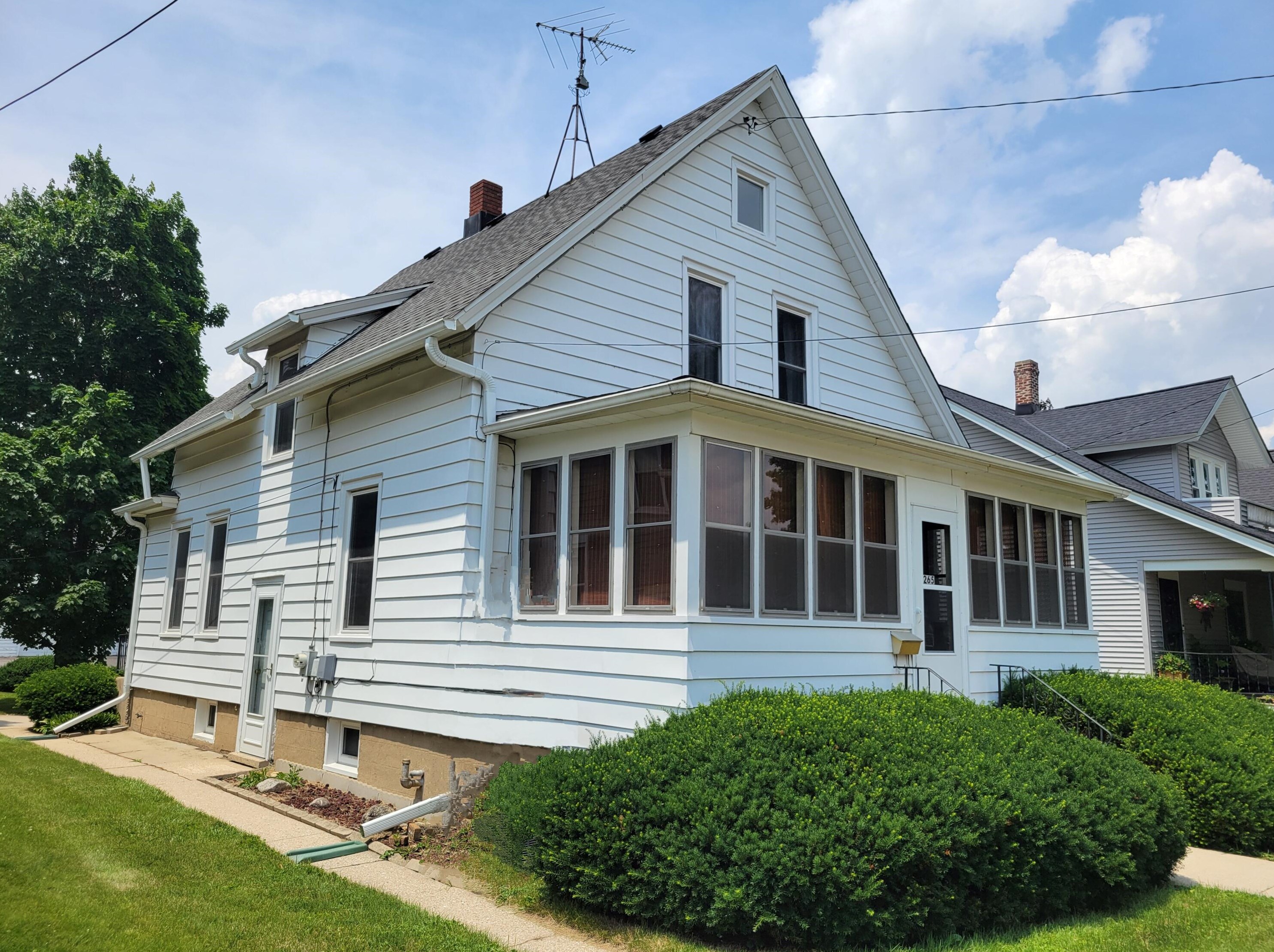 265 Henry St, Lyons, WI 53105