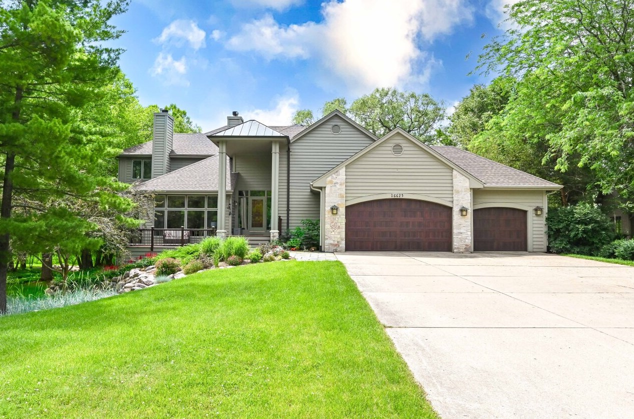16625 Brehon Ln, Brookfield, WI 53005
