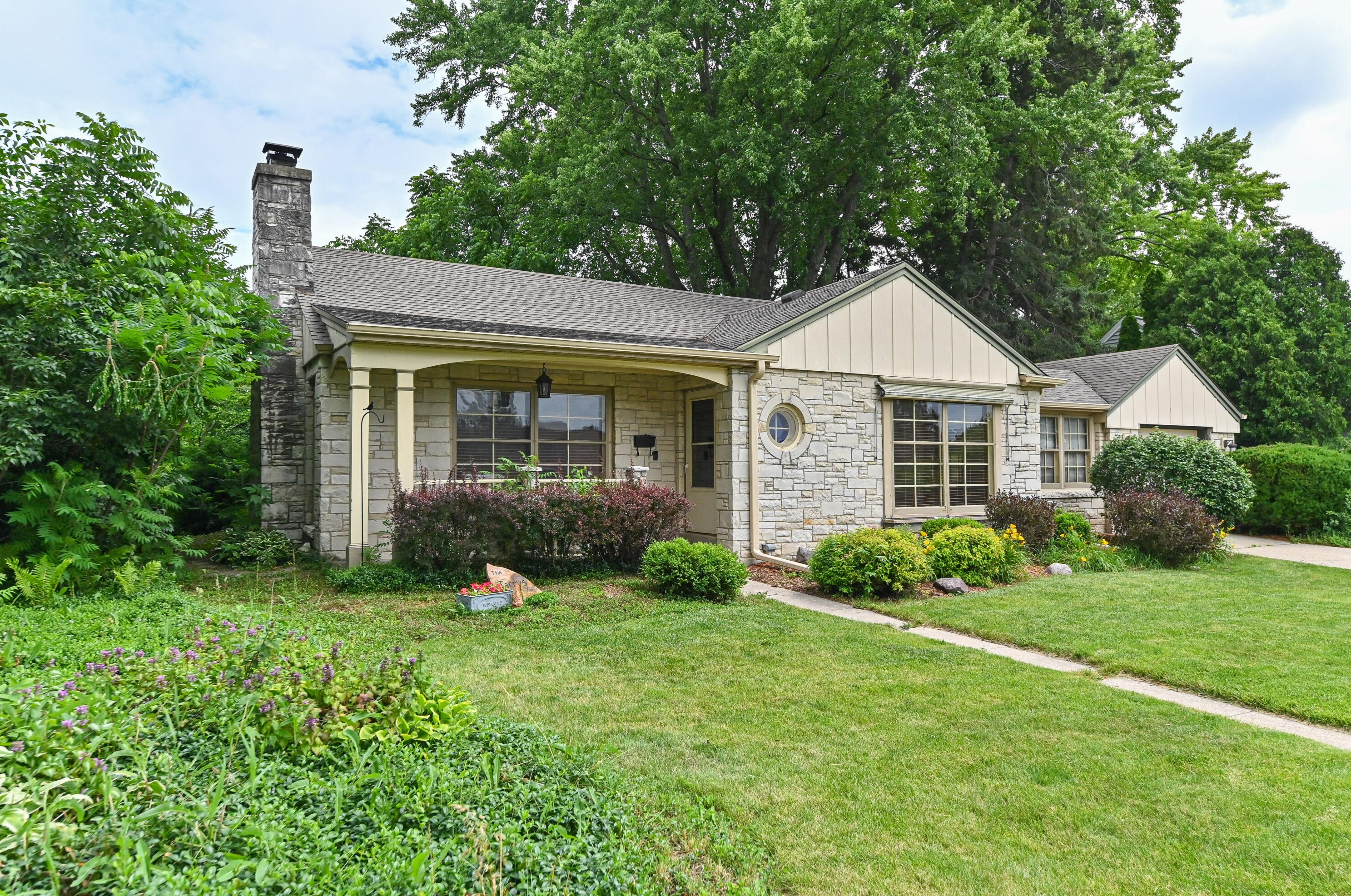 11420 W Godsell Ave, Hales Corners, WI 53130