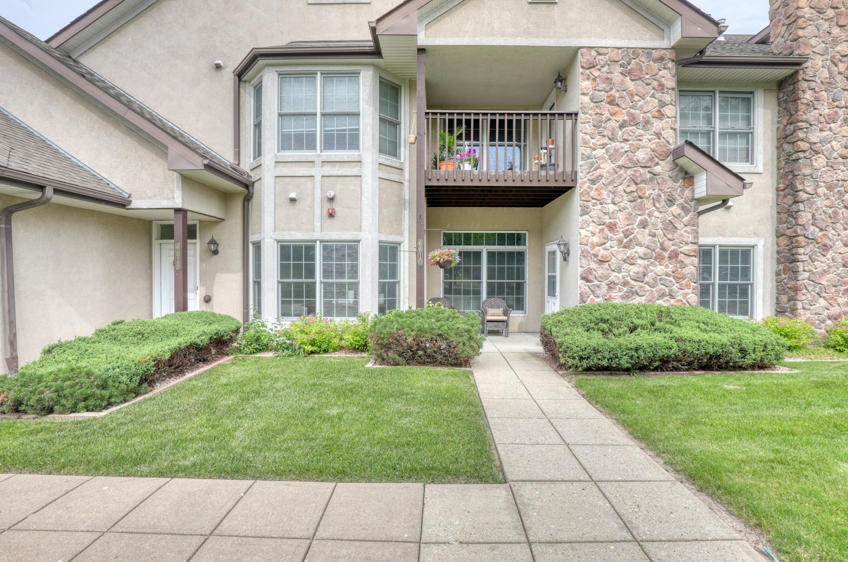 6810 S 34th St, Hales Corners, WI 53132