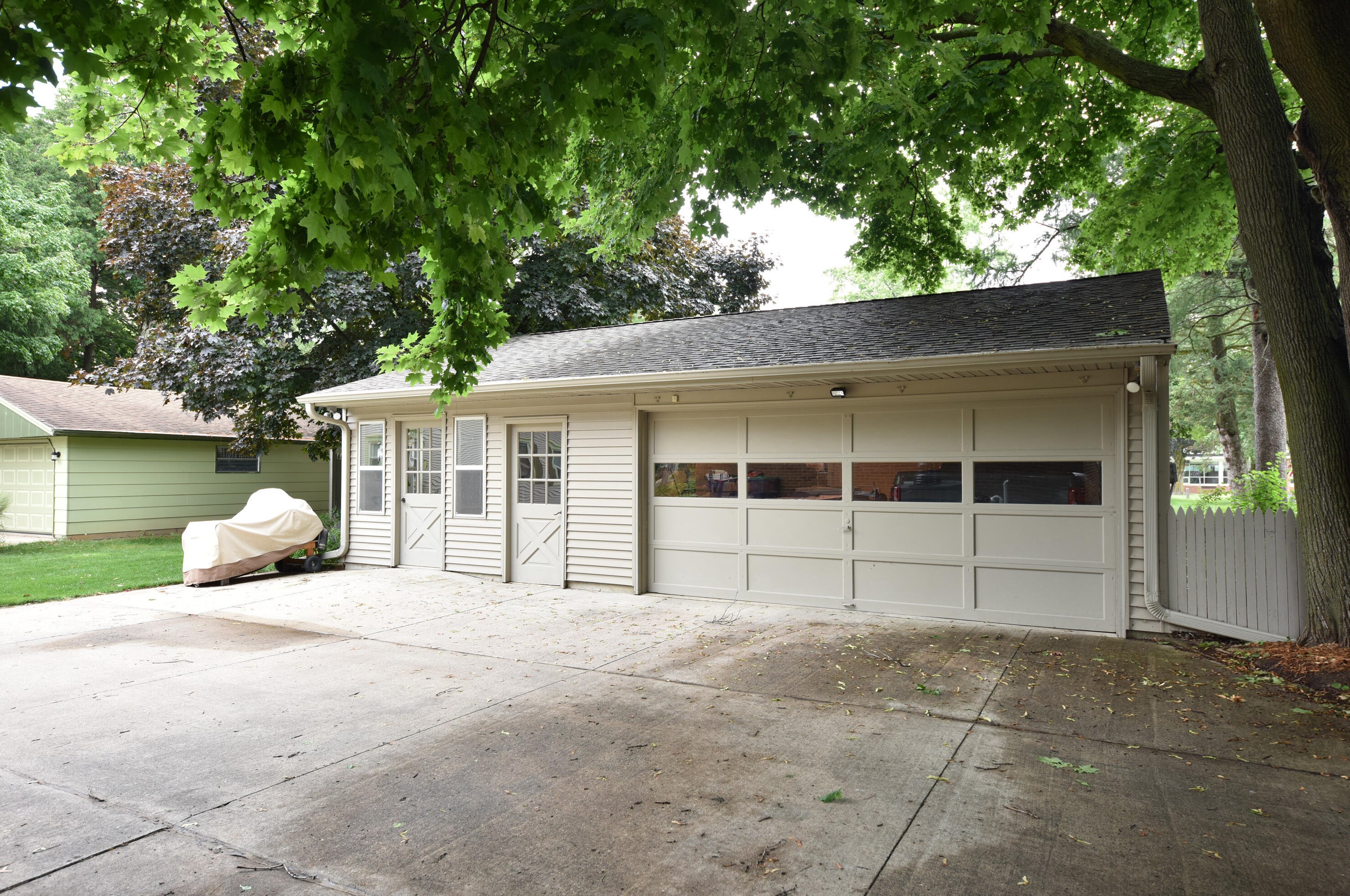 1645 12th Ave, Grafton WI  53024-2407 exterior