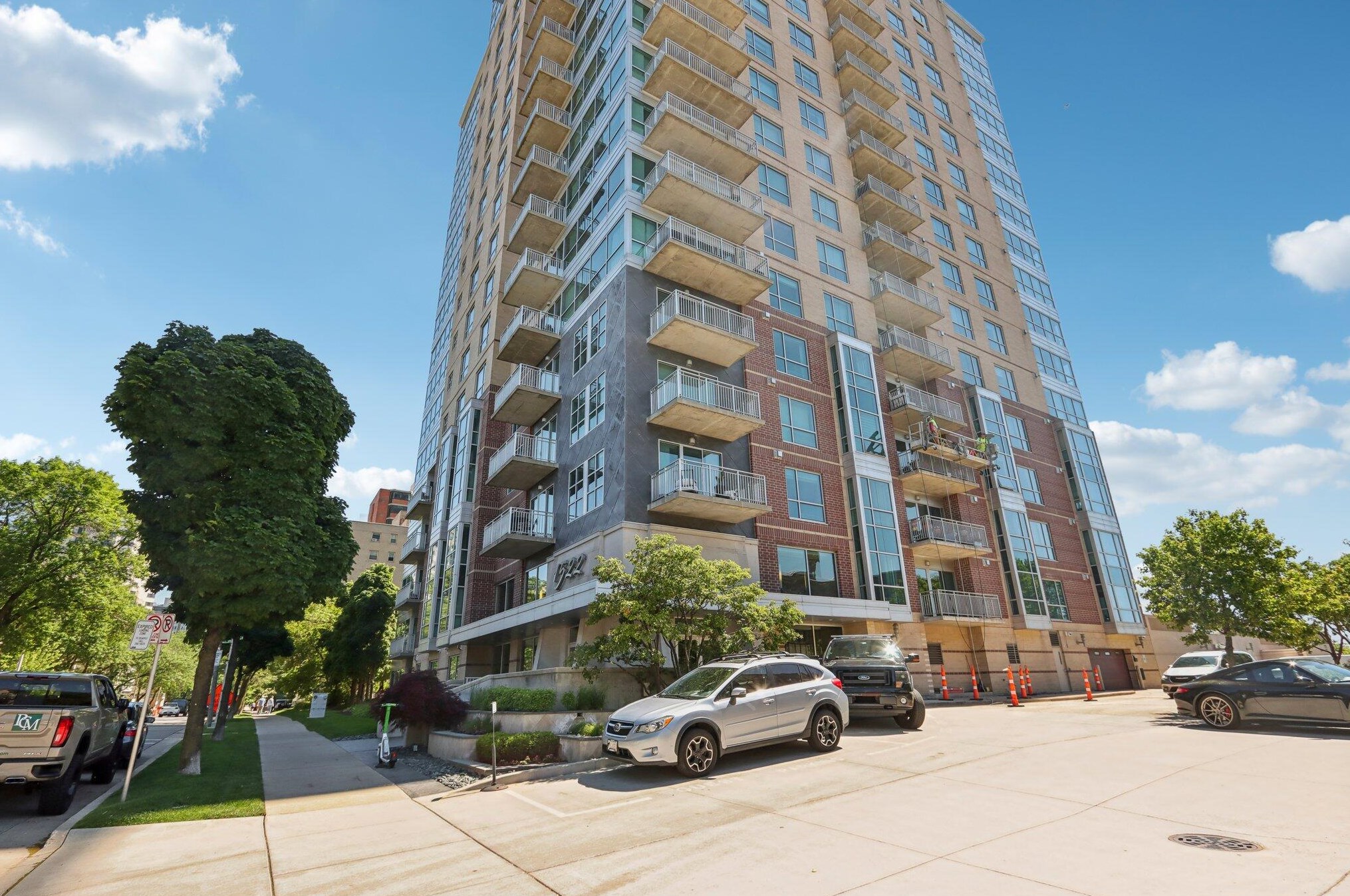 1522 Prospect Ave, Milwaukee WI 53202-6512 exterior