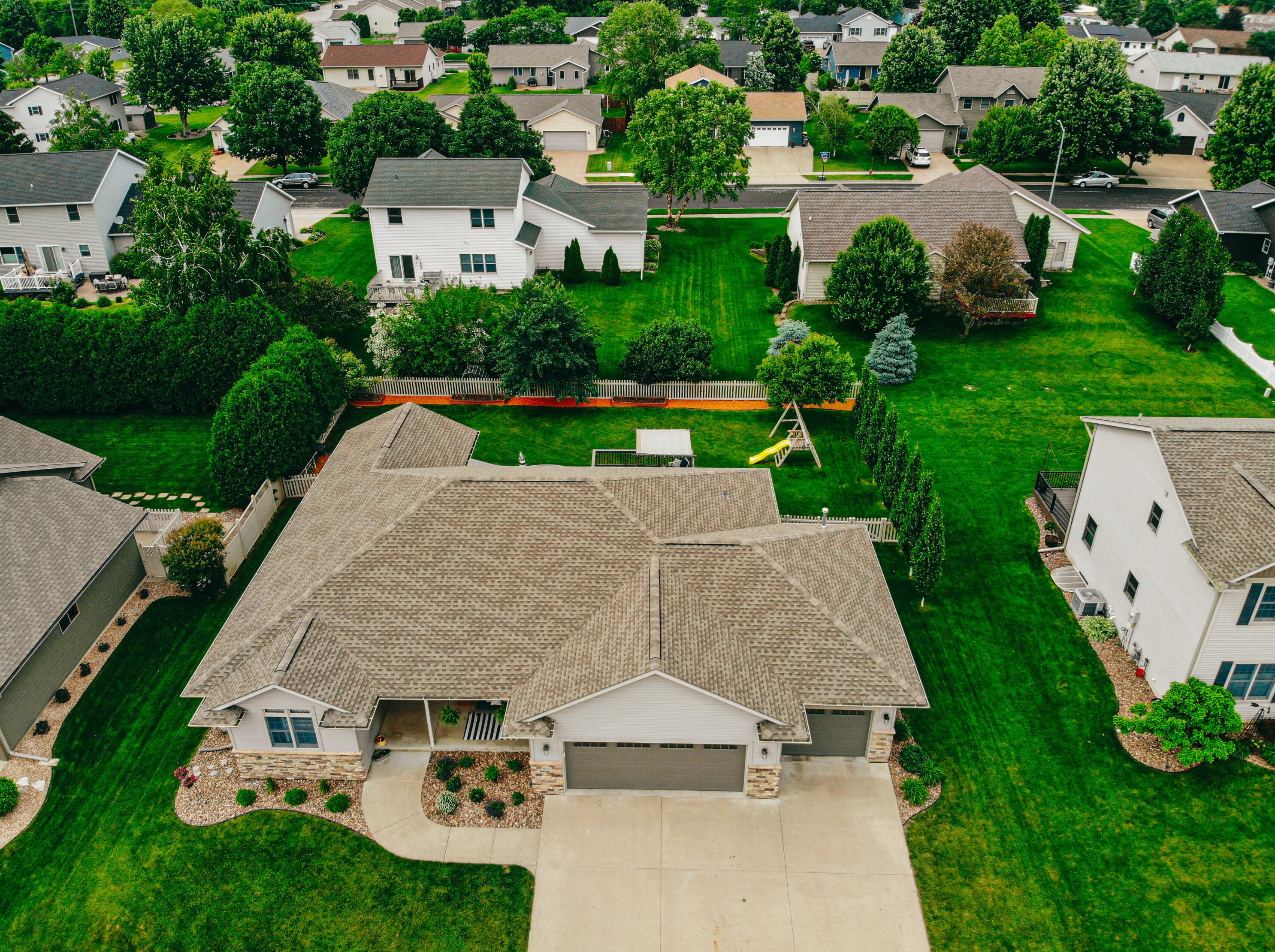 909 Saddlewood St, Holmen, WI 54636