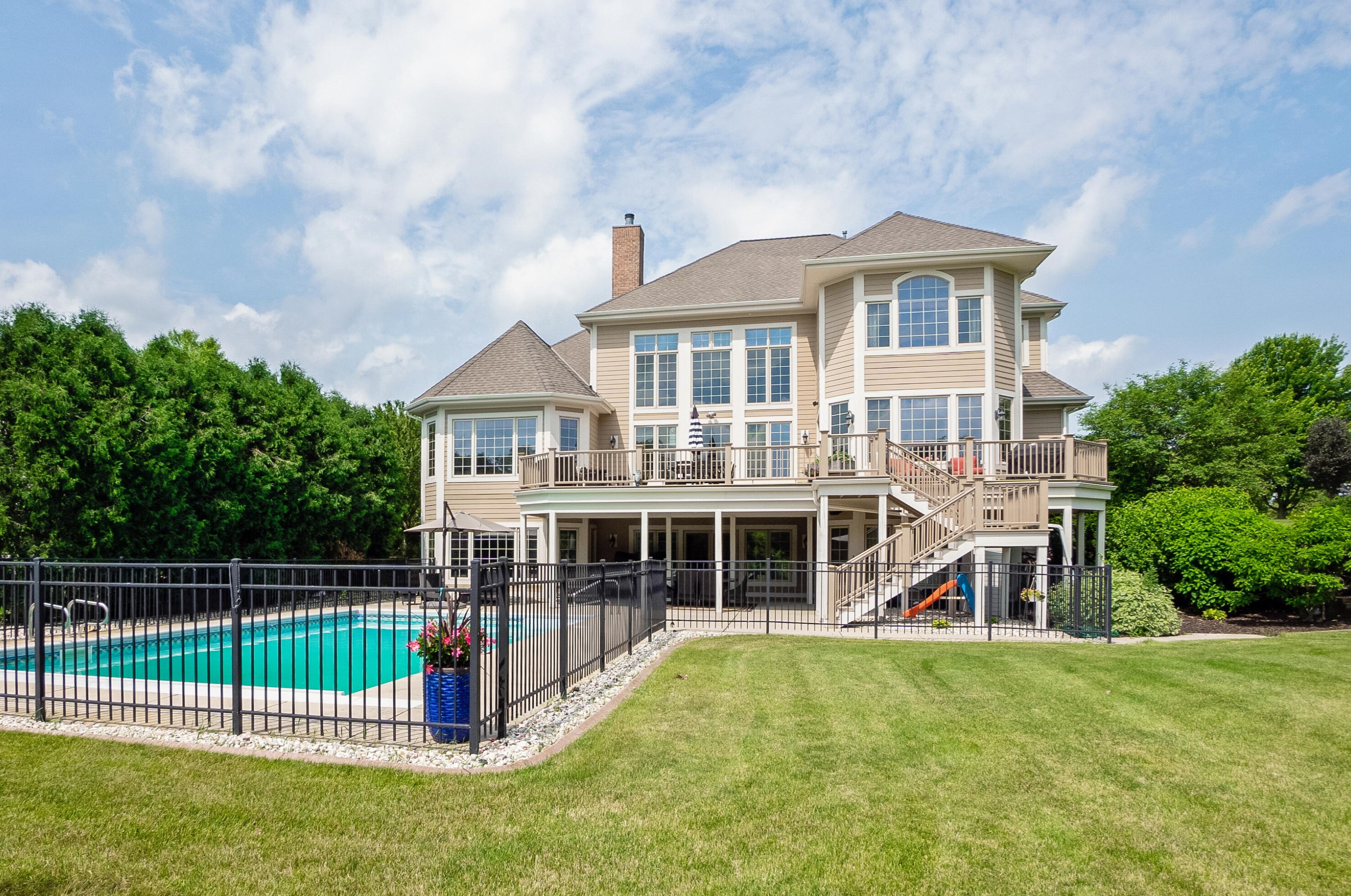 1162 4 Winds Way, Chenequa, WI 53029