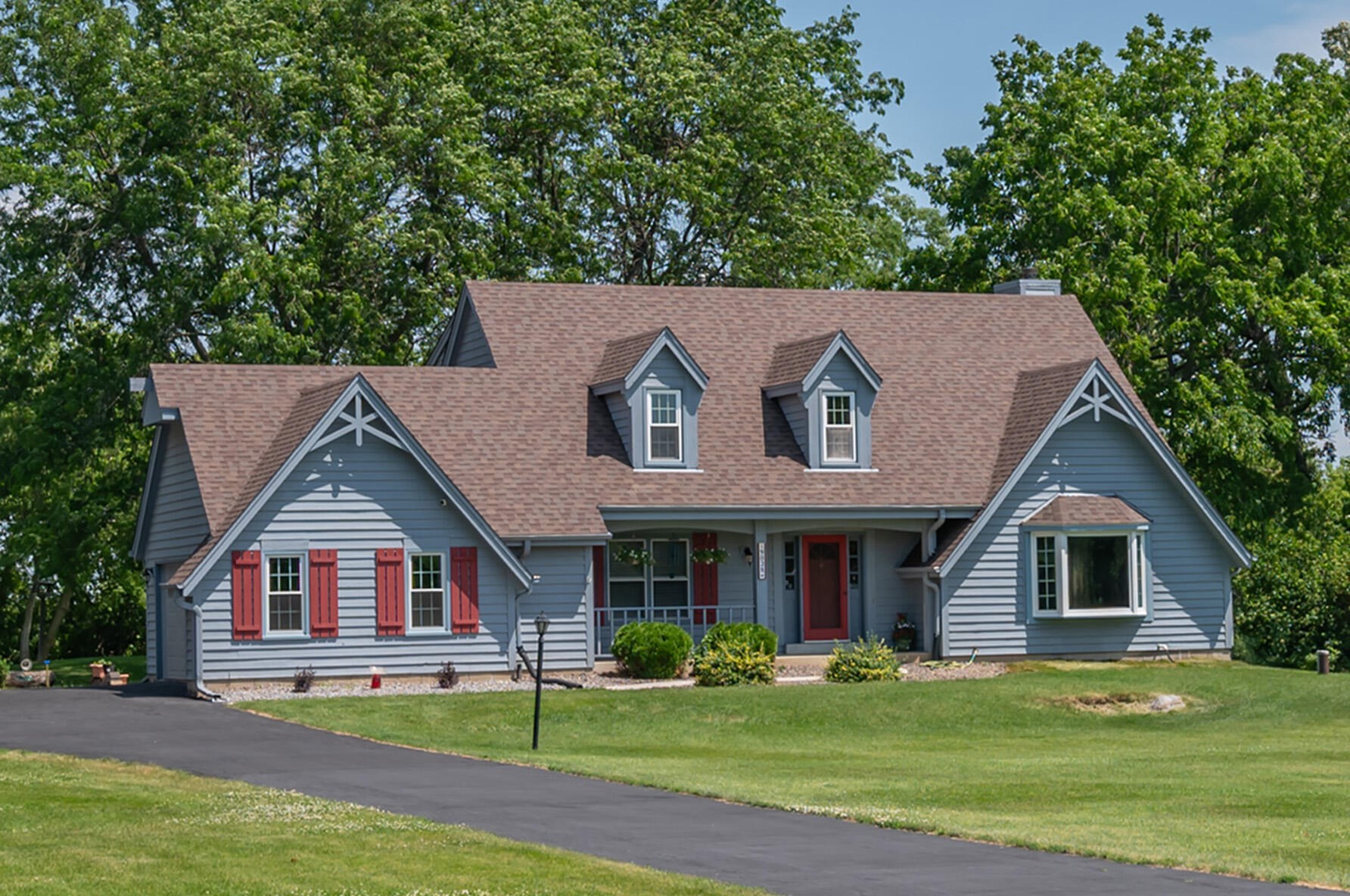 19028 Savage Rd, Union Grove, WI 53182