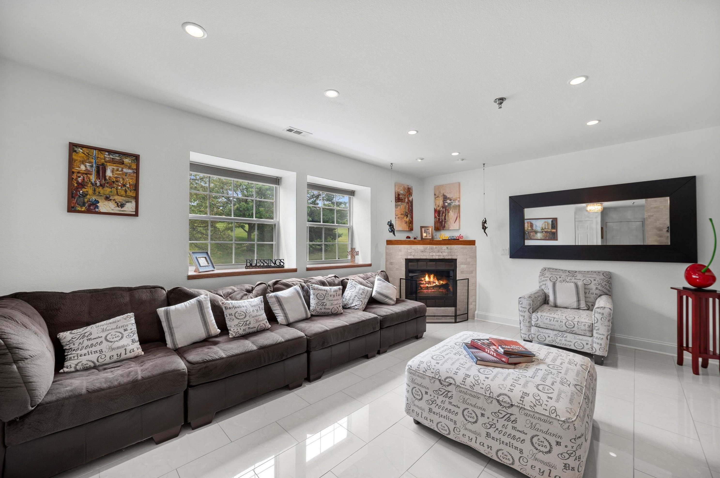 410 Dustin Dr, Brookfield, WI 53045