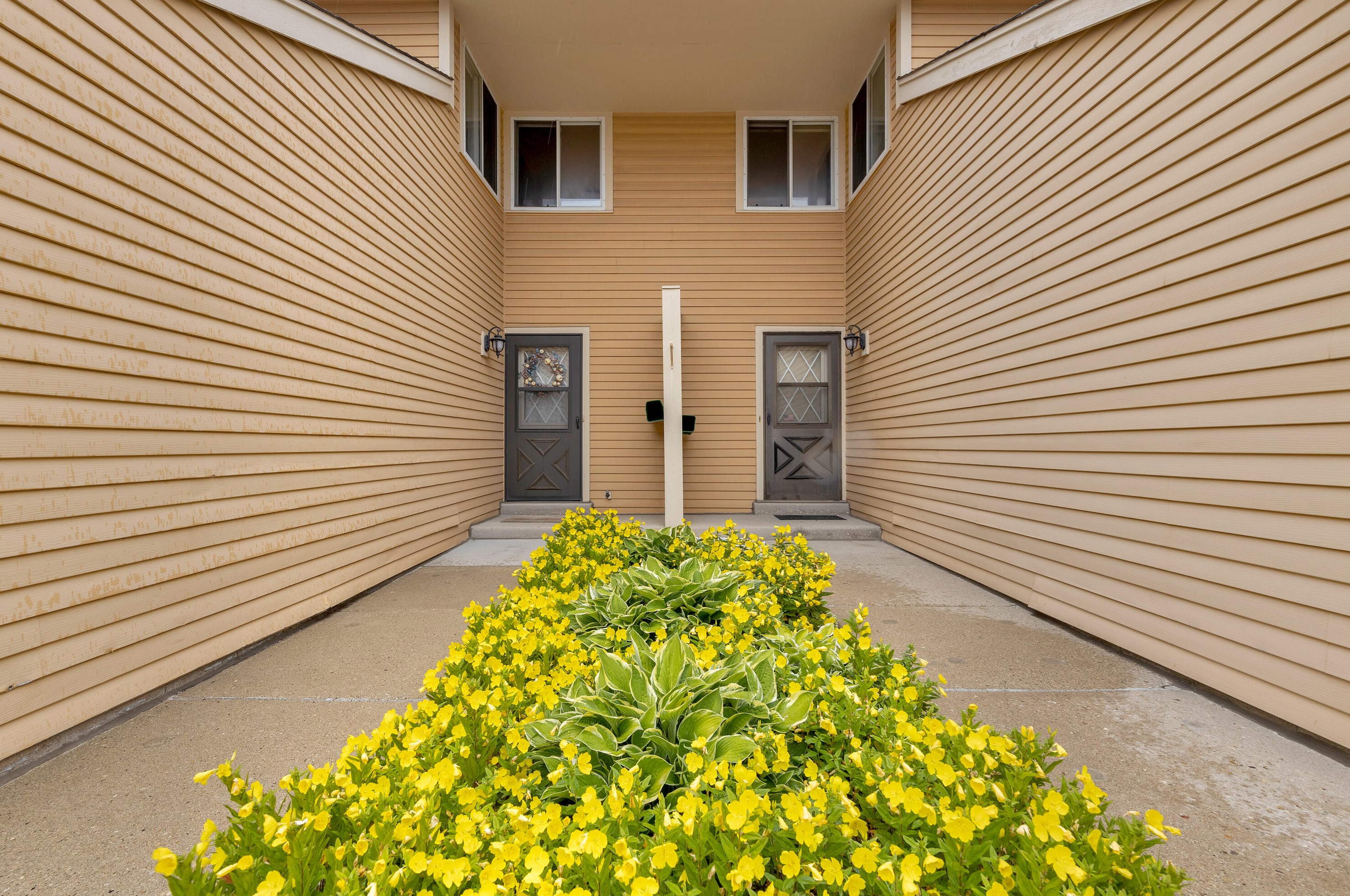 4606 S Woodland Dr, Milwaukee, WI 53220