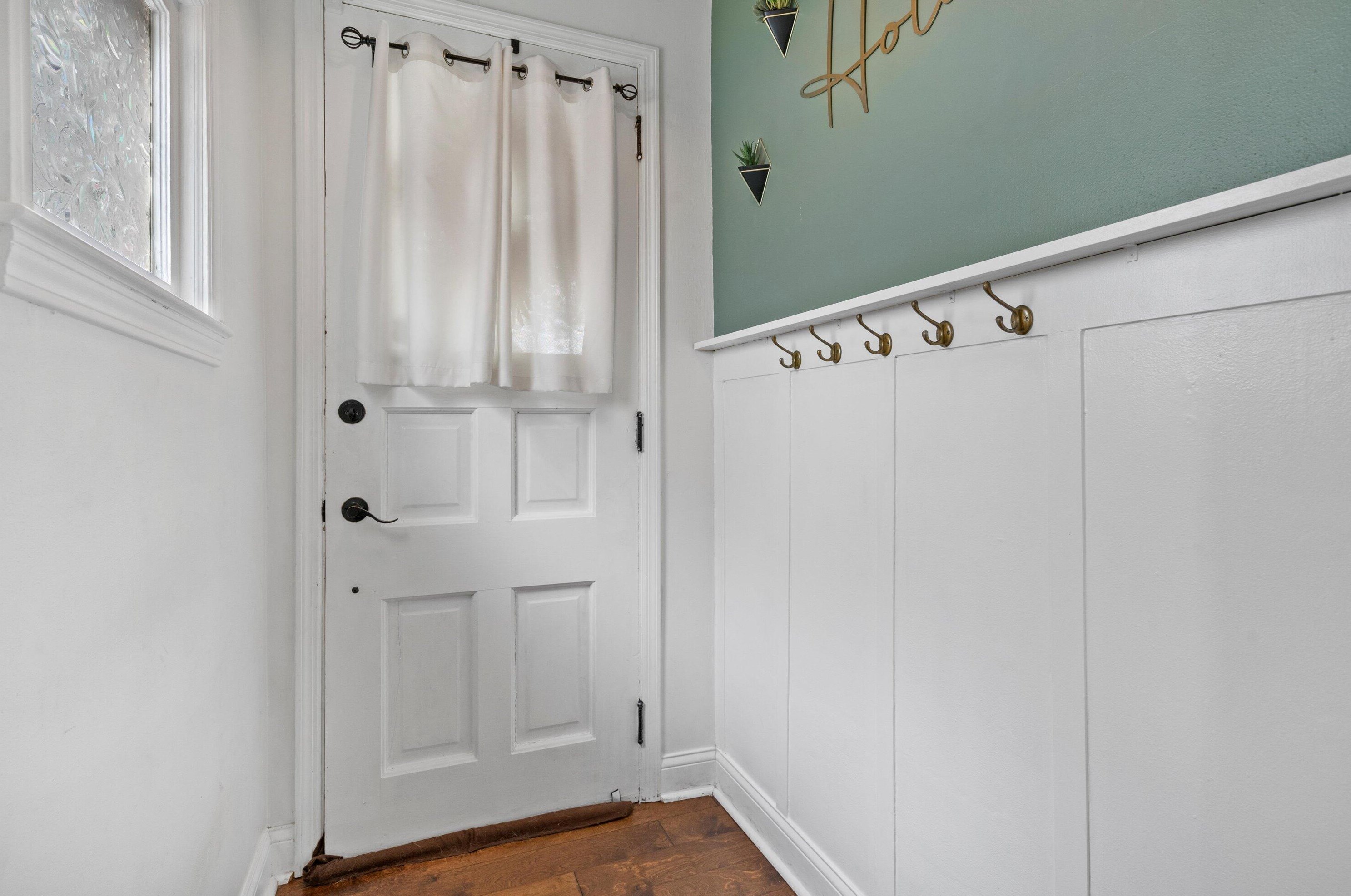 3320 Bartlett Ave, Milwaukee WI  53211-3024 exterior