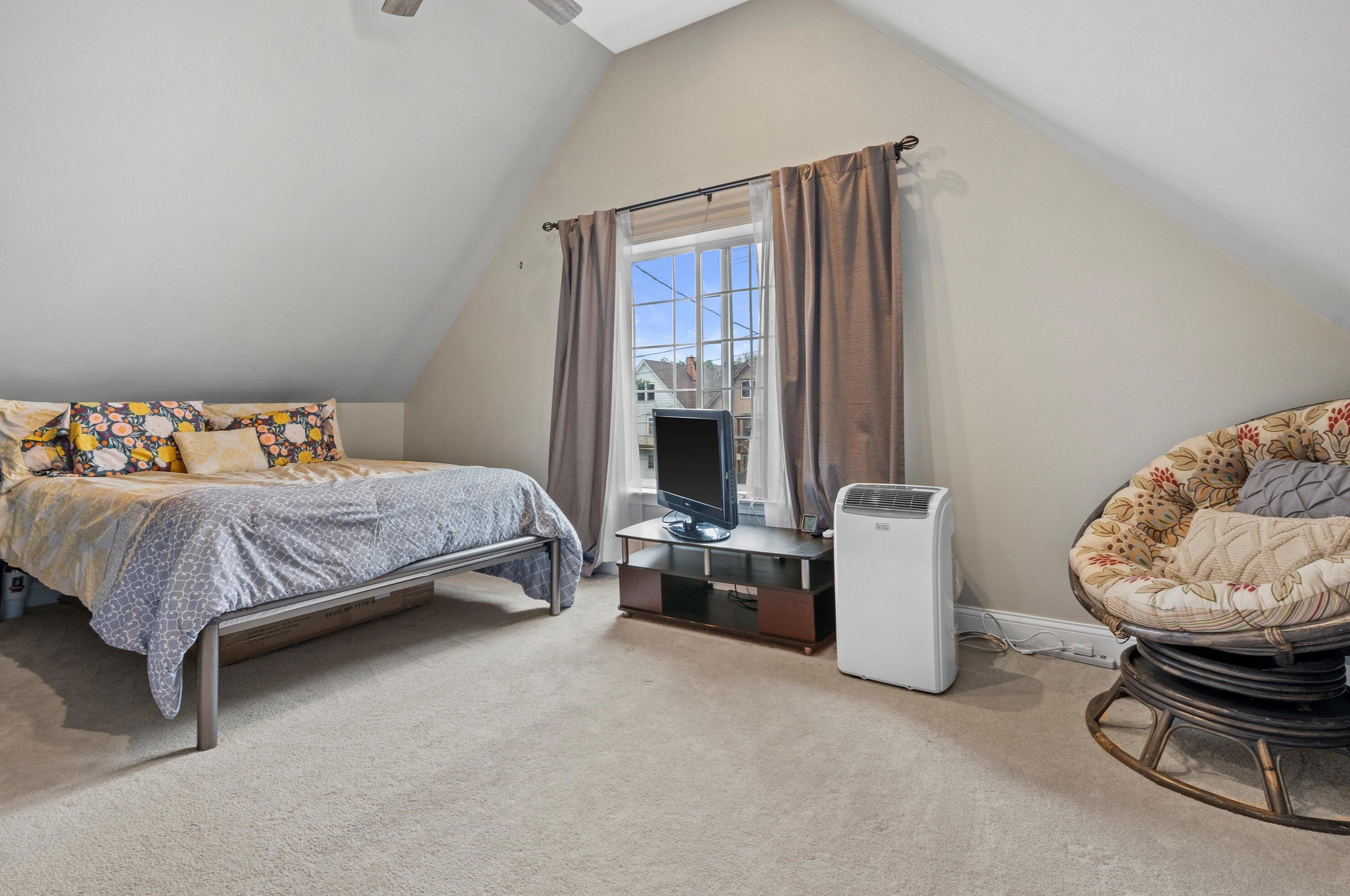 3320 Bartlett Ave, Milwaukee WI  53211-3024 exterior