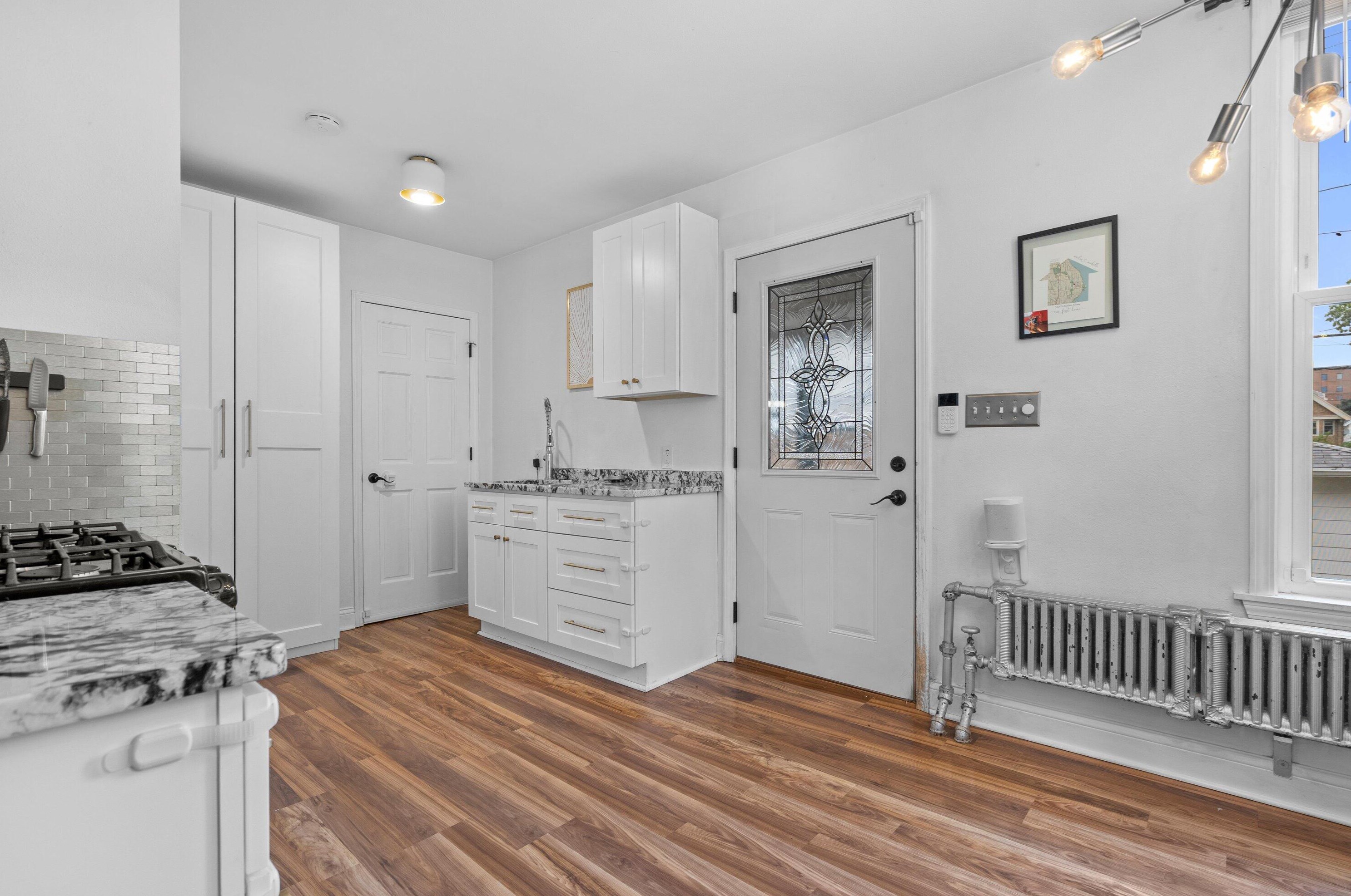 3320 Bartlett Ave, Milwaukee WI  53211-3024 exterior