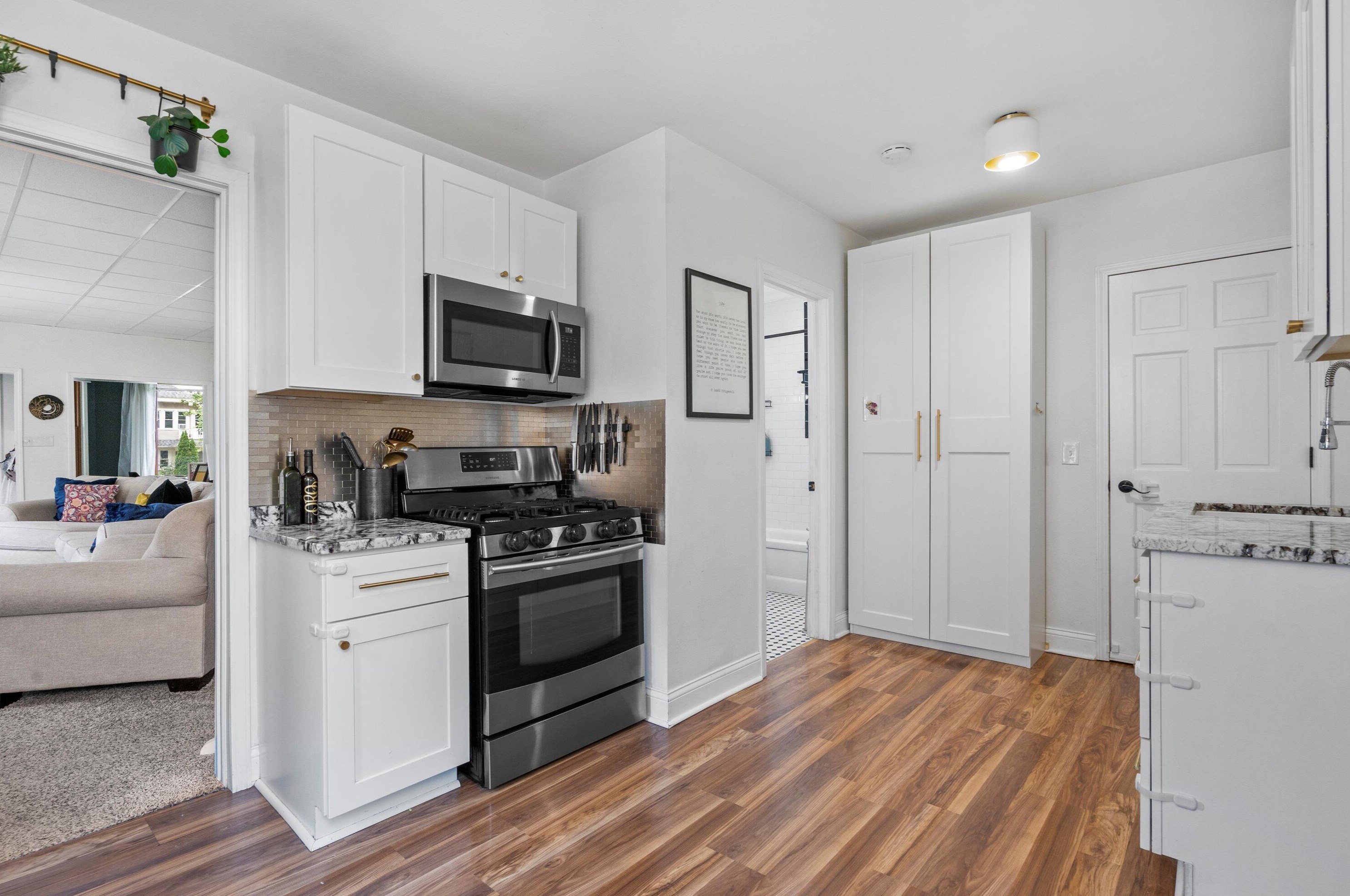 3320 Bartlett Ave, Milwaukee WI  53211-3024 exterior