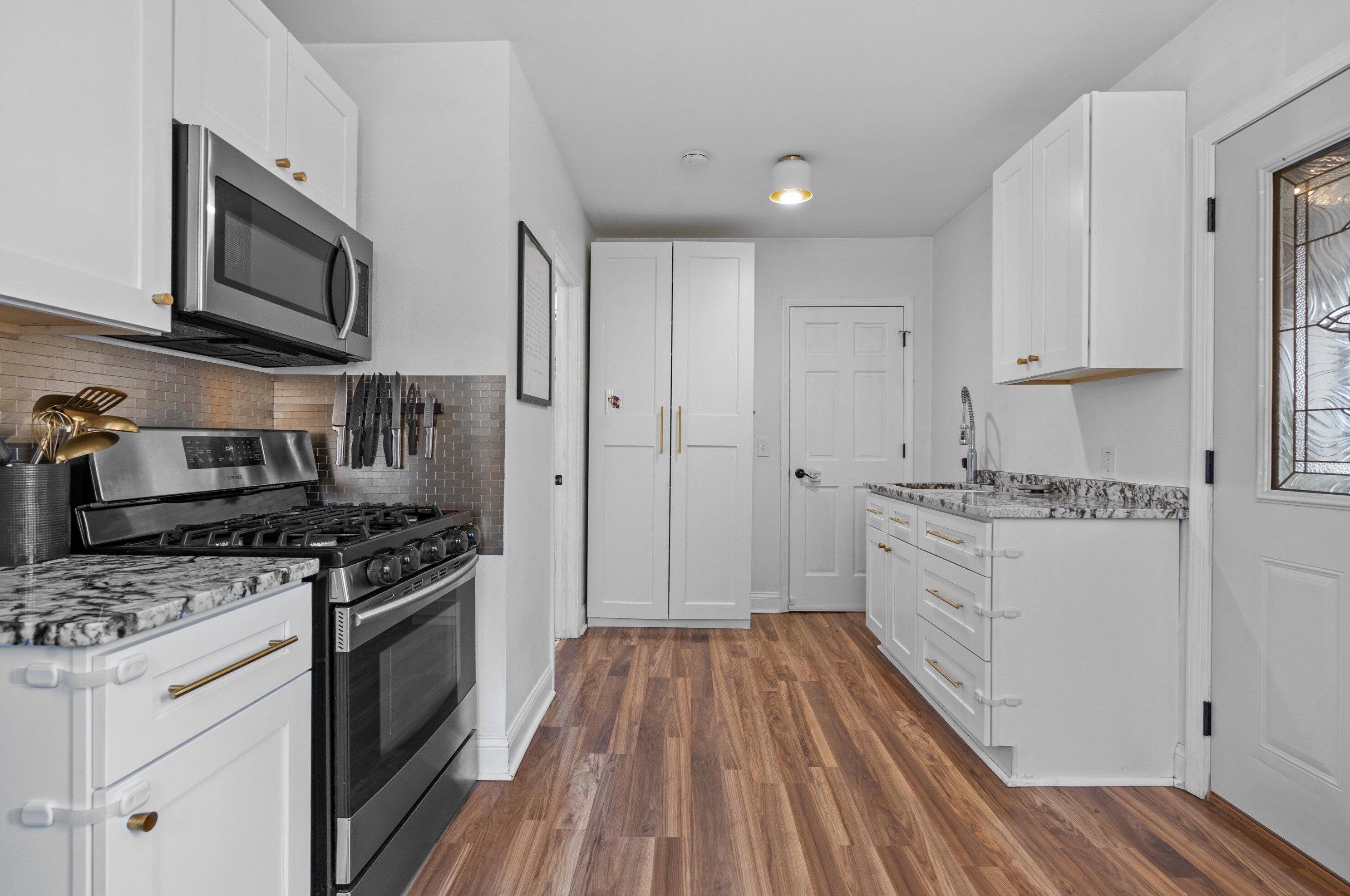 3320 Bartlett Ave, Milwaukee WI  53211-3024 exterior