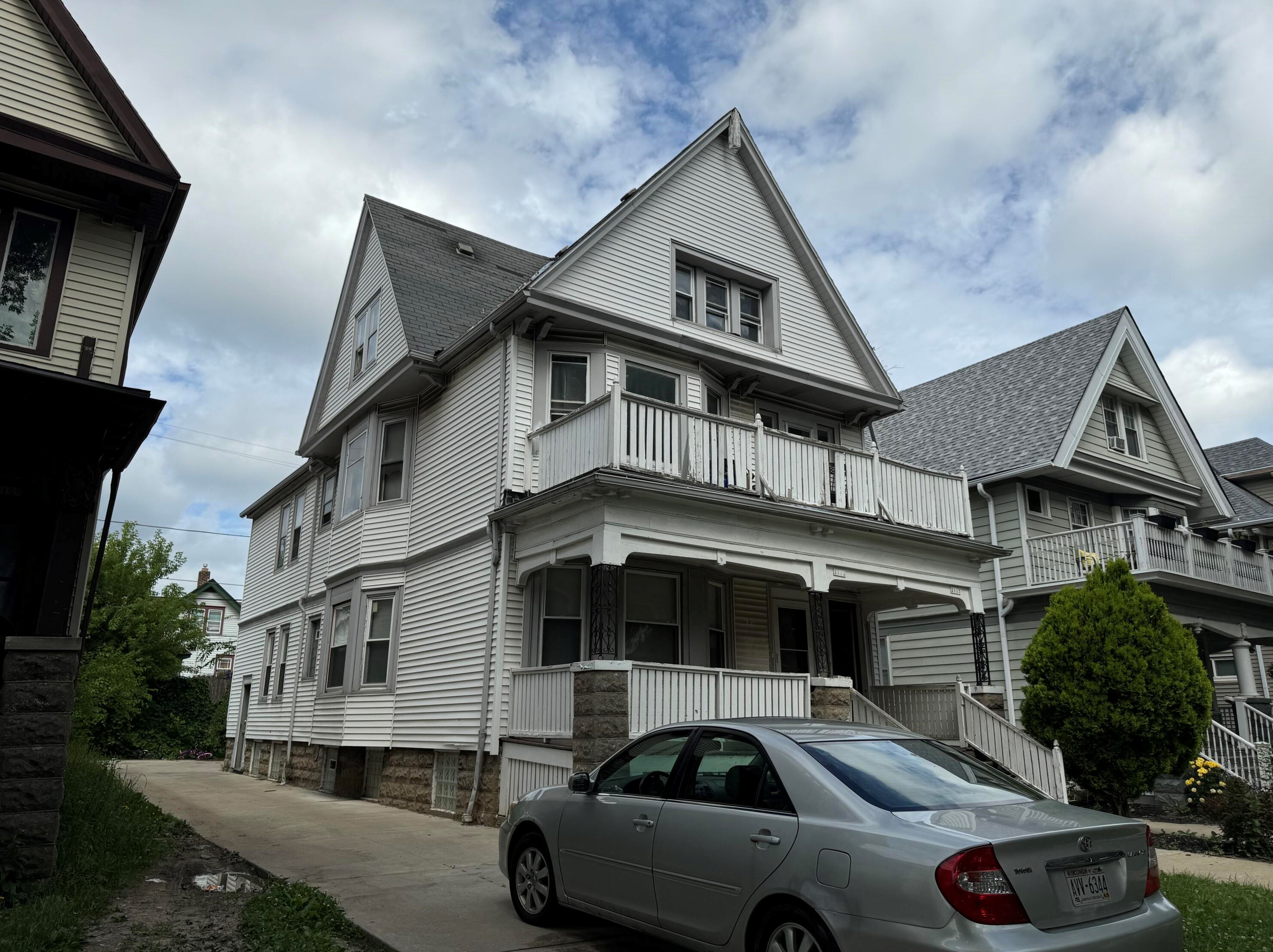2113 N 48th St #2115, Milwaukee, WI 53208