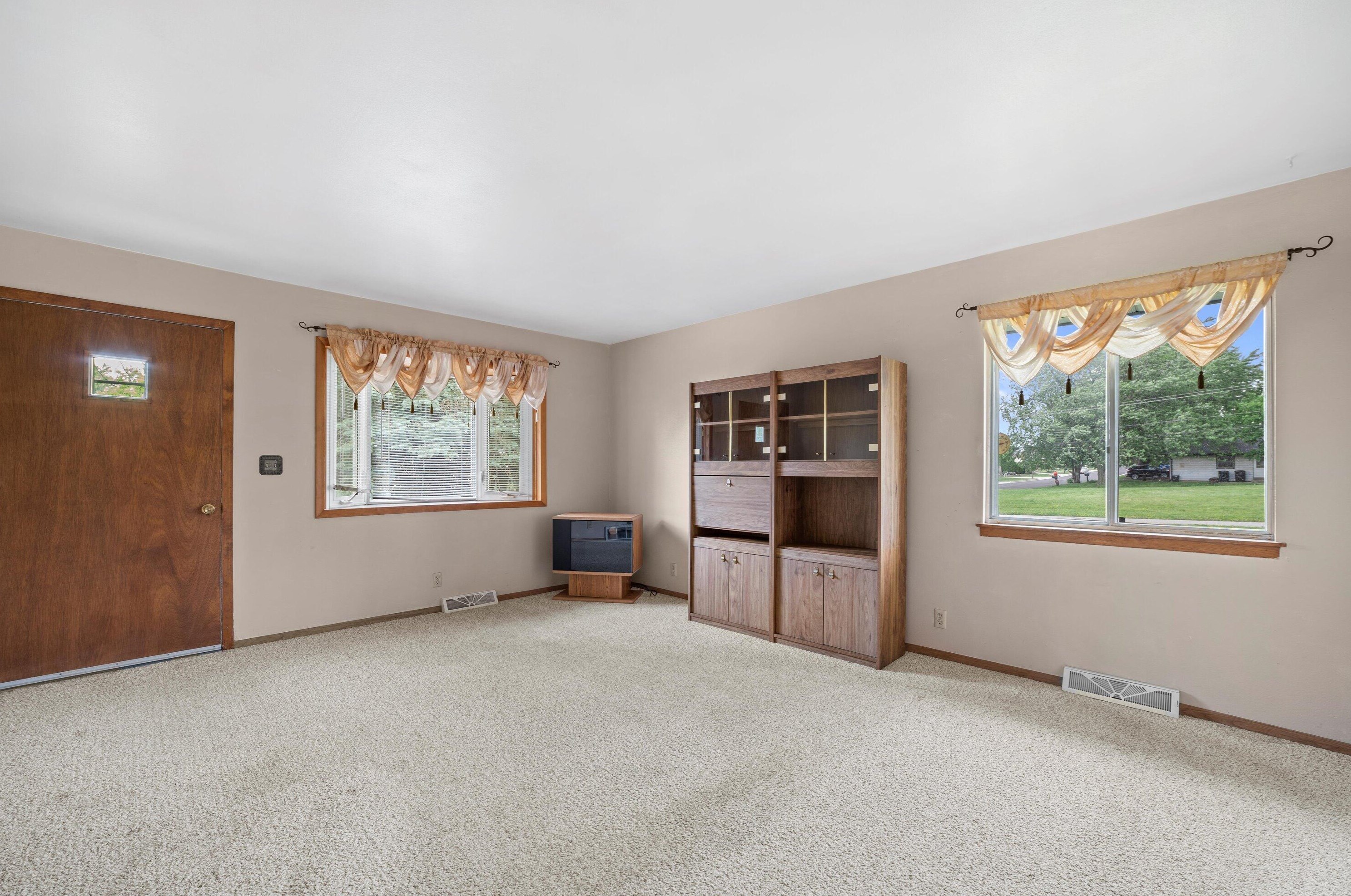 4128 90th St, Milwaukee, WI 53228-2216