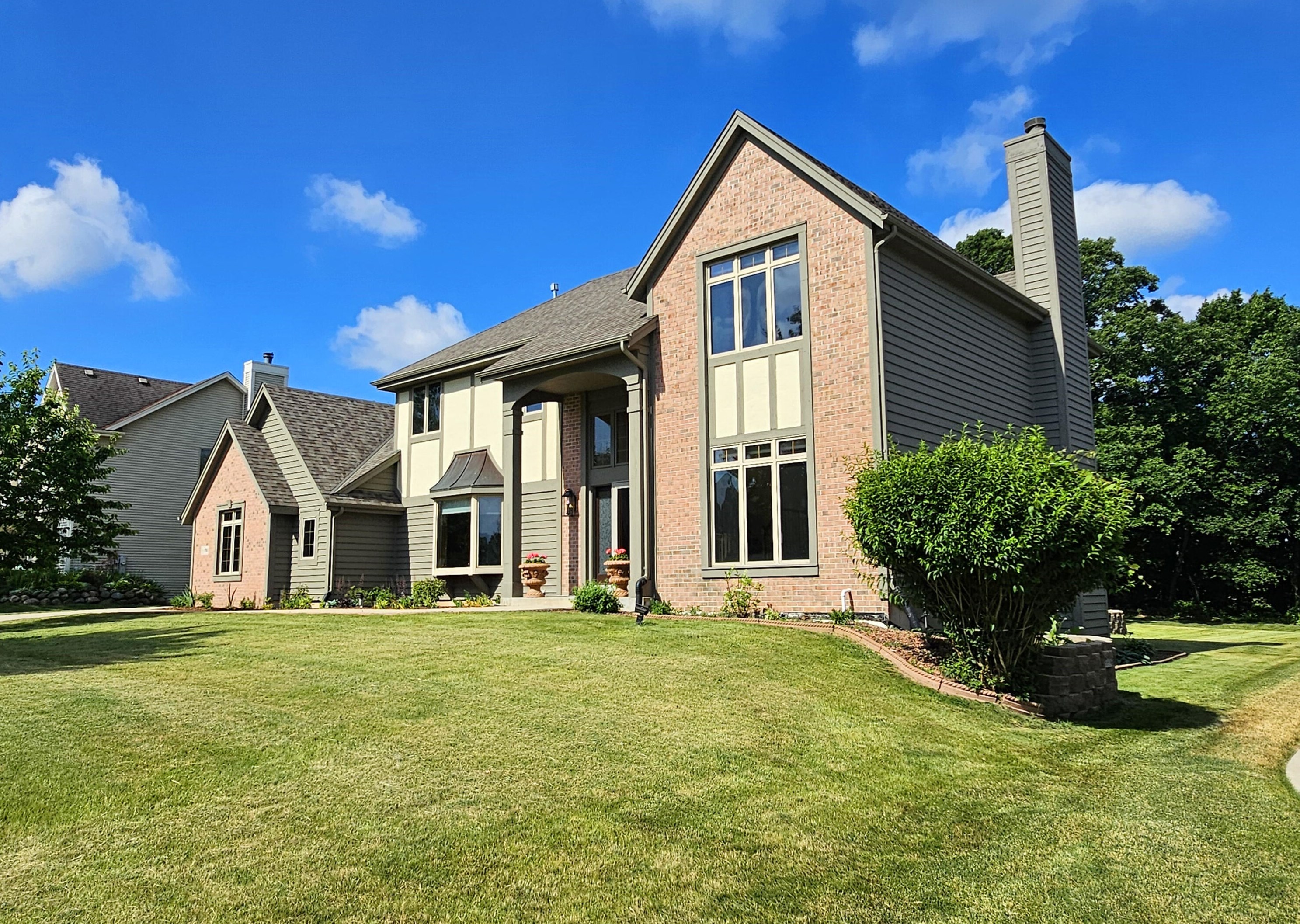 9763 S 35th St, Hales Corners, WI 53132