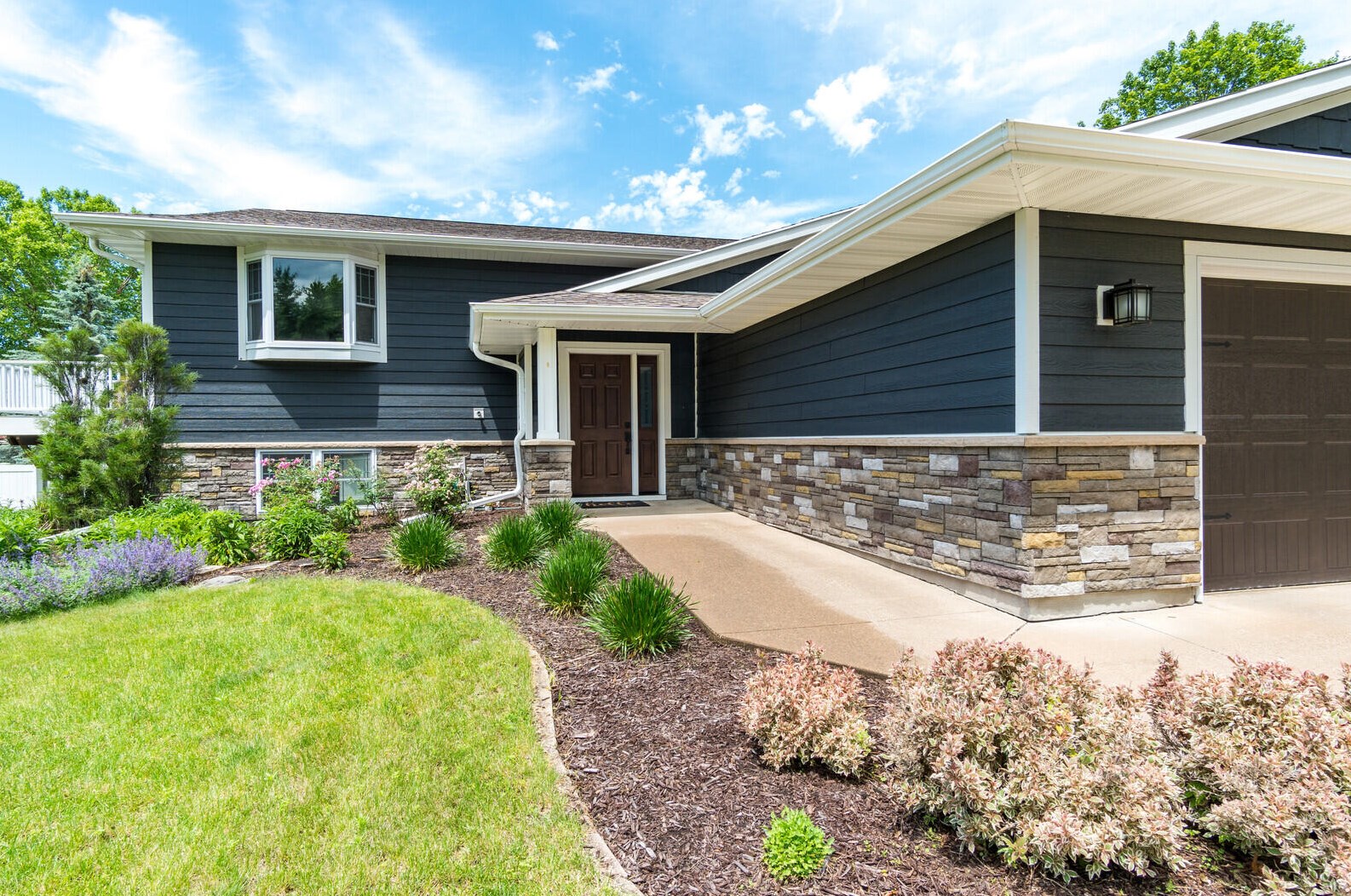 911 Amy Dr, Holmen, WI 54636