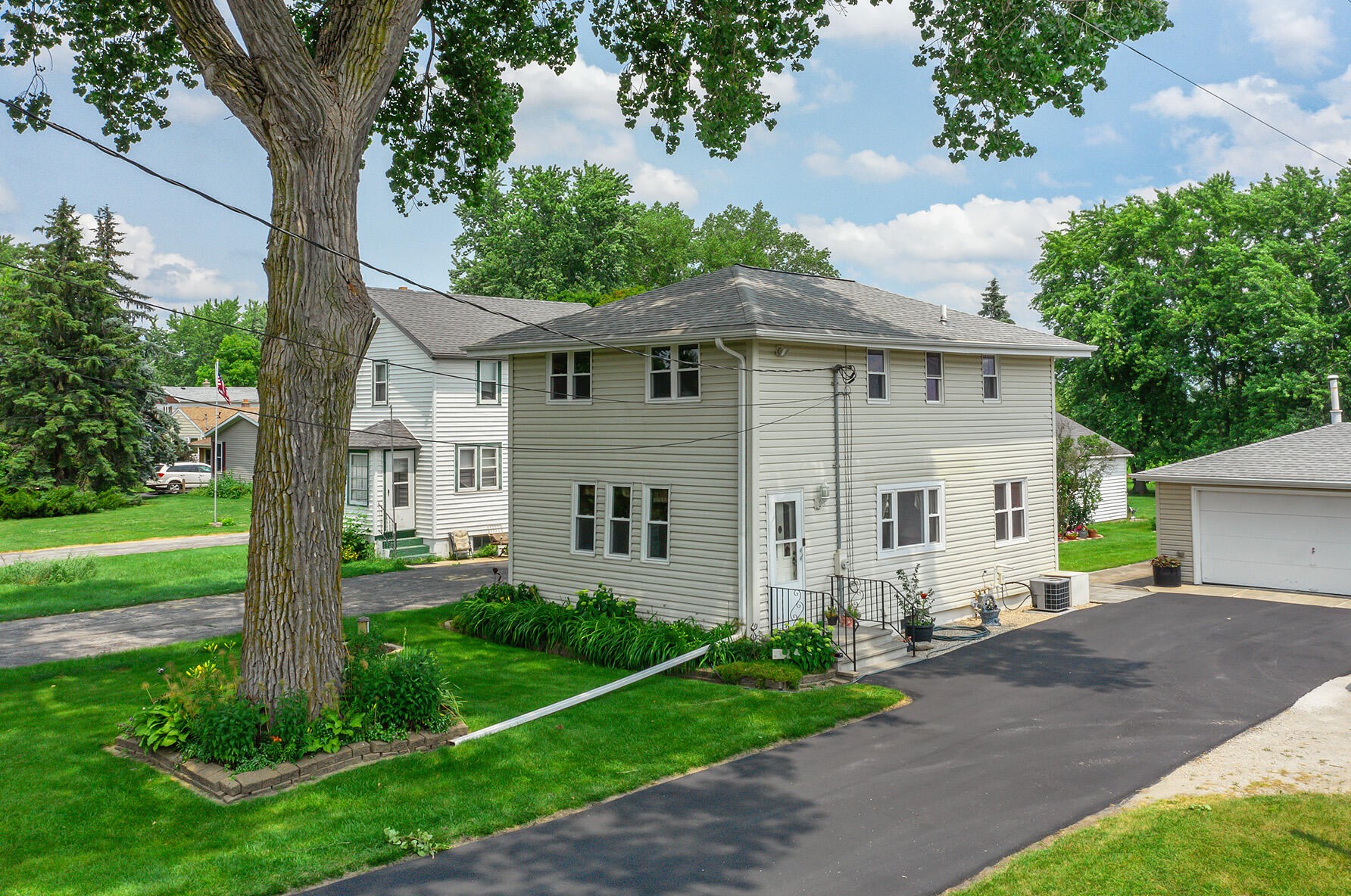 7535 Wind Lake Rd, Waterford, WI 53185-1513