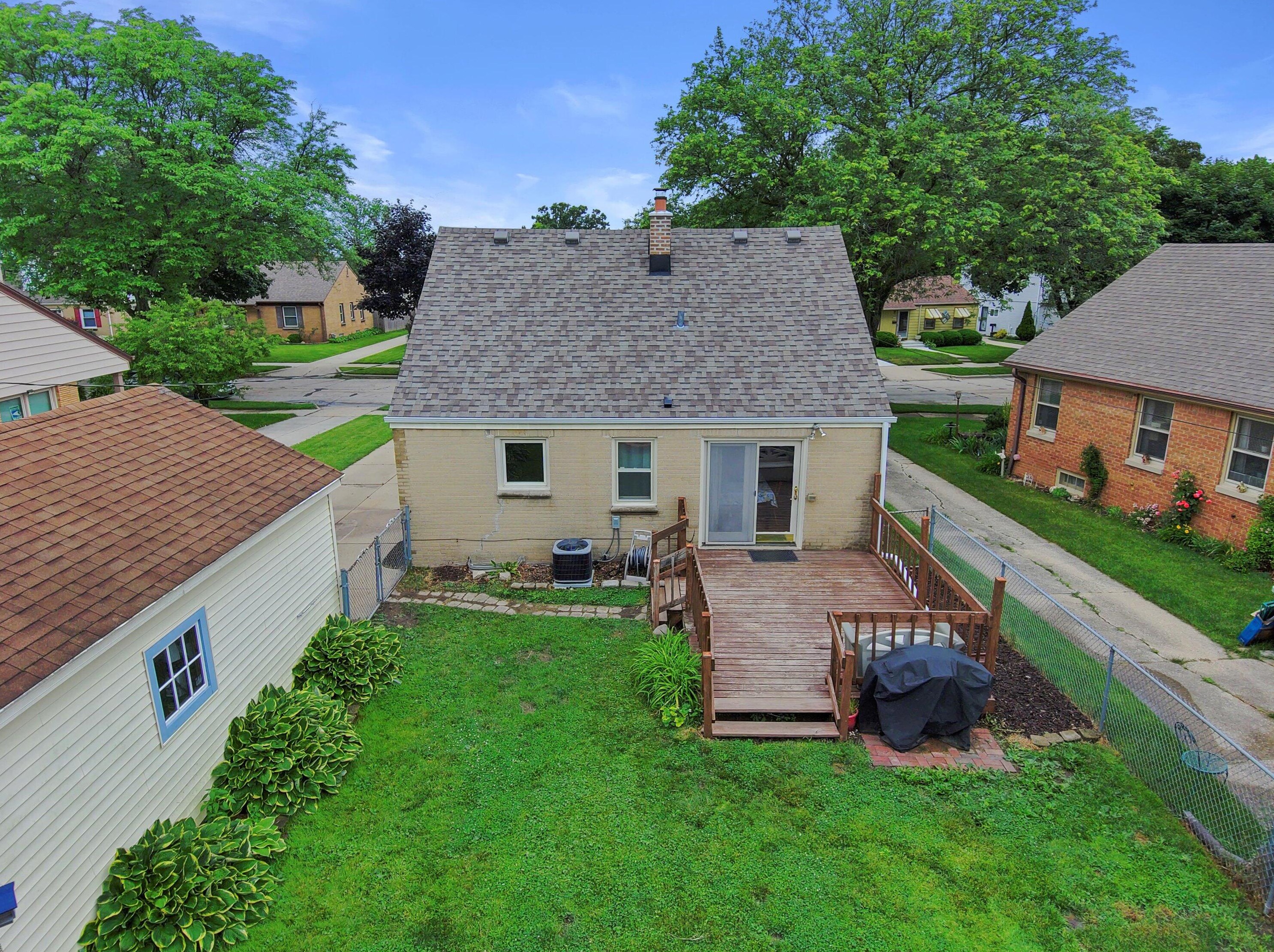 3330 N 95th St, Milwaukee, WI 53222