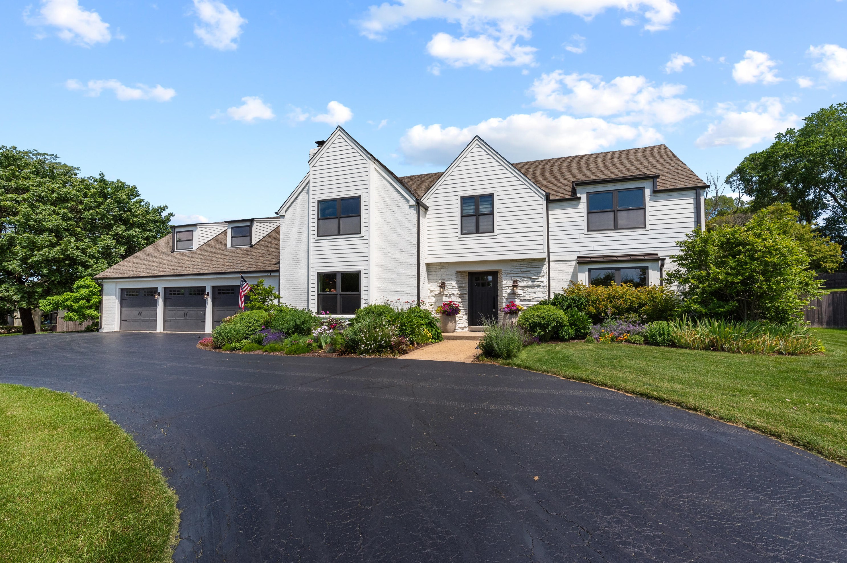 1220 W River Ct, Milwaukee, WI 53217