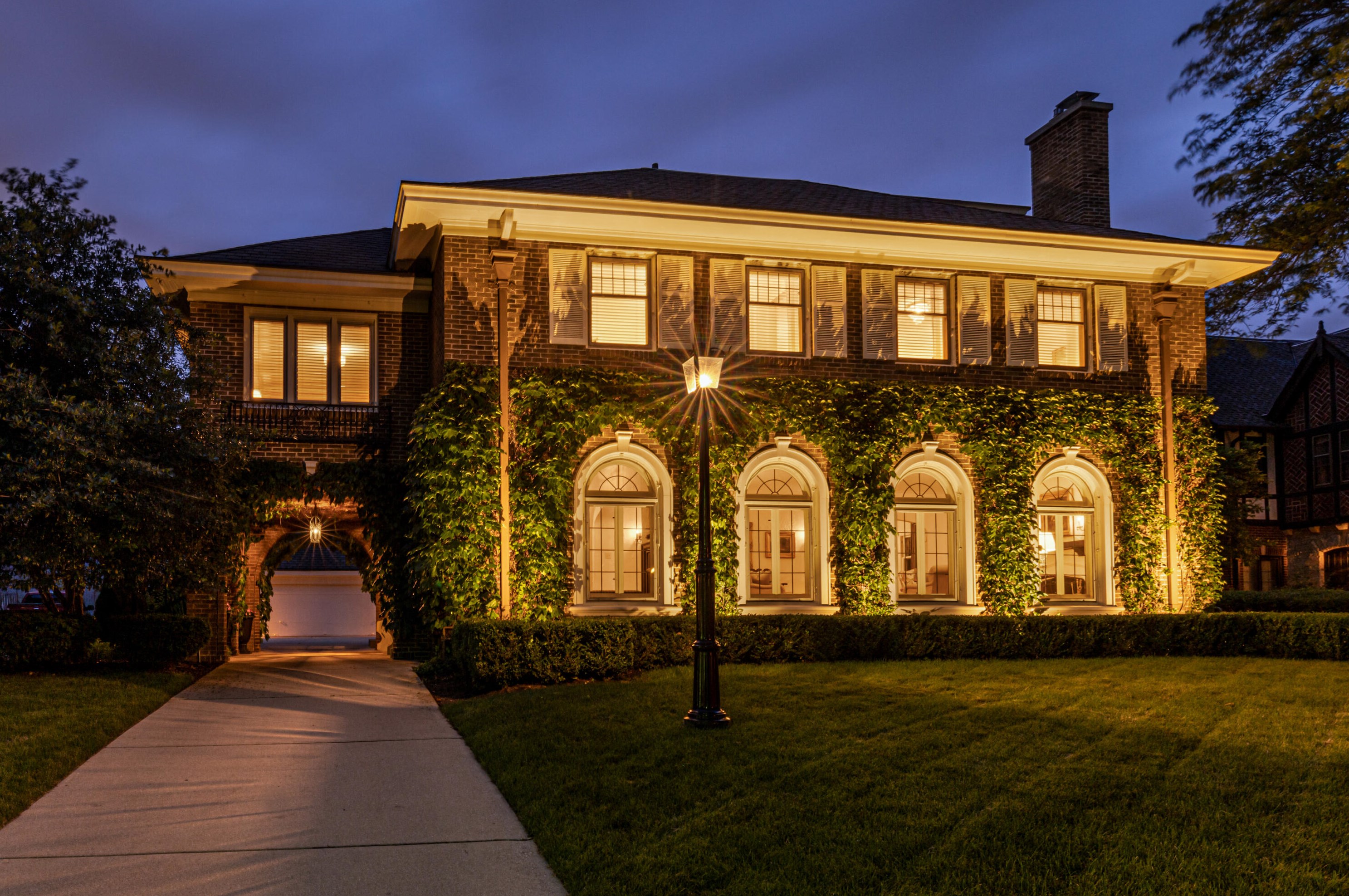 3027 N Lake Dr, Milwaukee, WI 53211