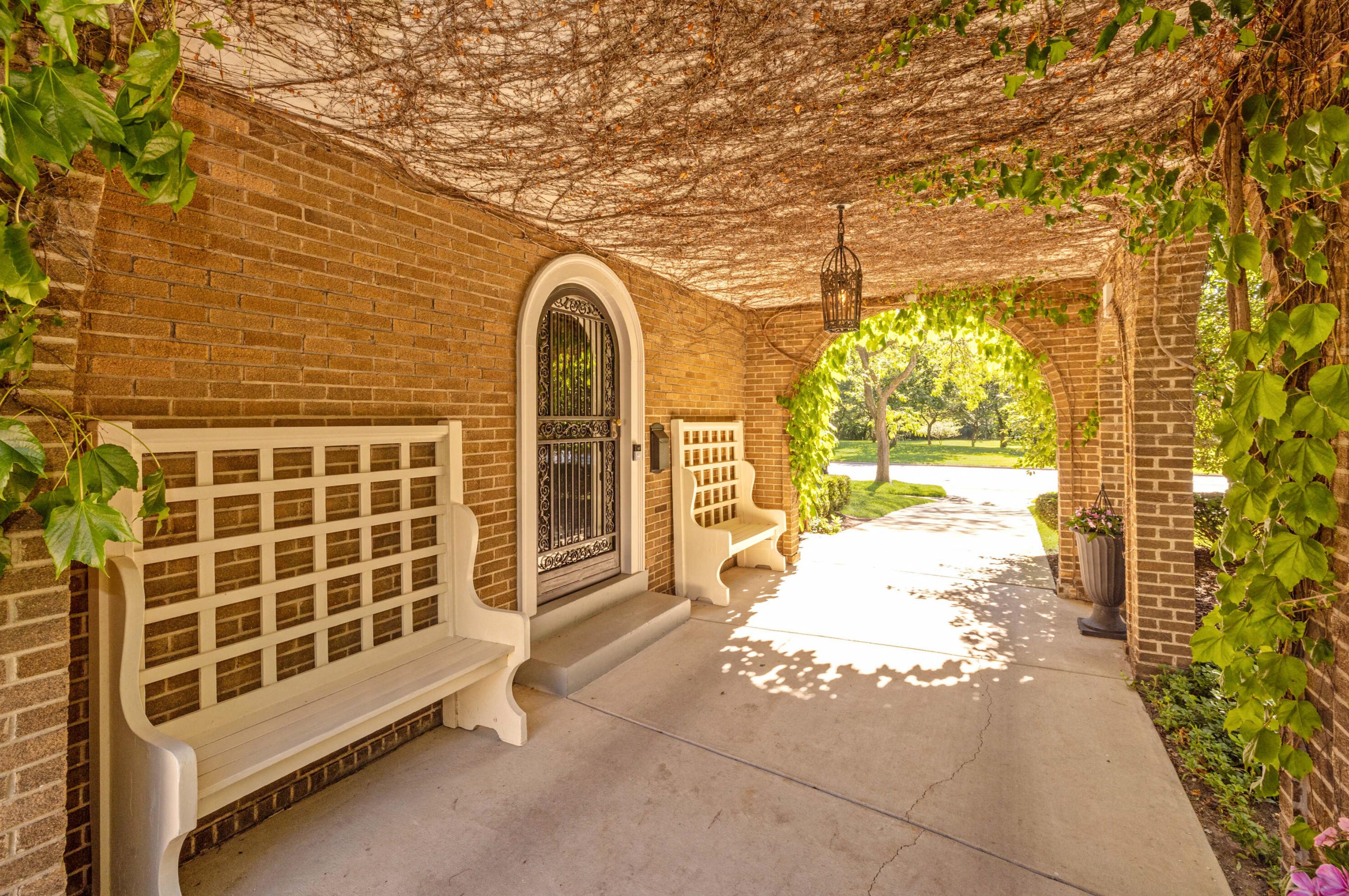 3027 Lake Dr, Milwaukee WI  53211-3403 exterior