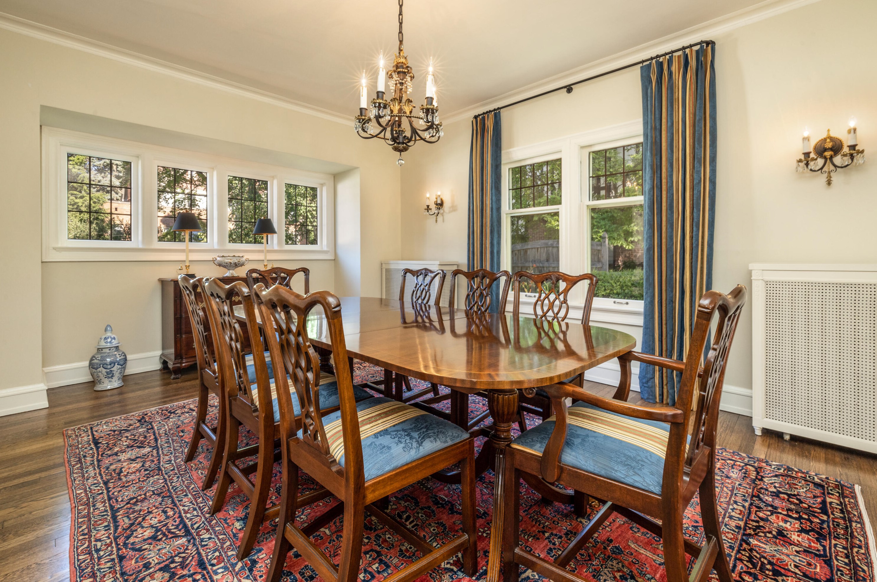 3027 Lake Dr, Milwaukee WI  53211-3403 exterior