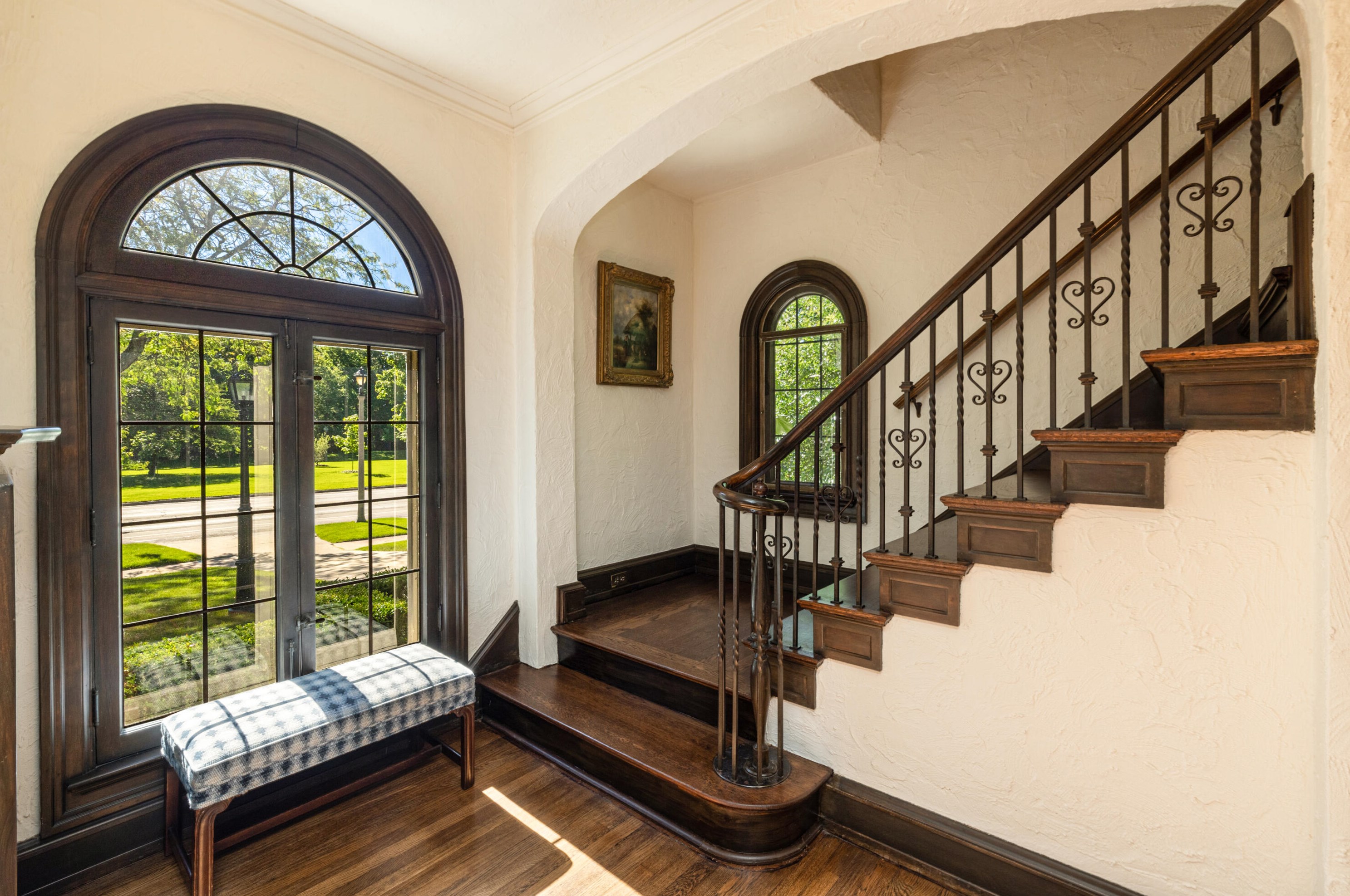 3027 Lake Dr, Milwaukee WI  53211-3403 exterior